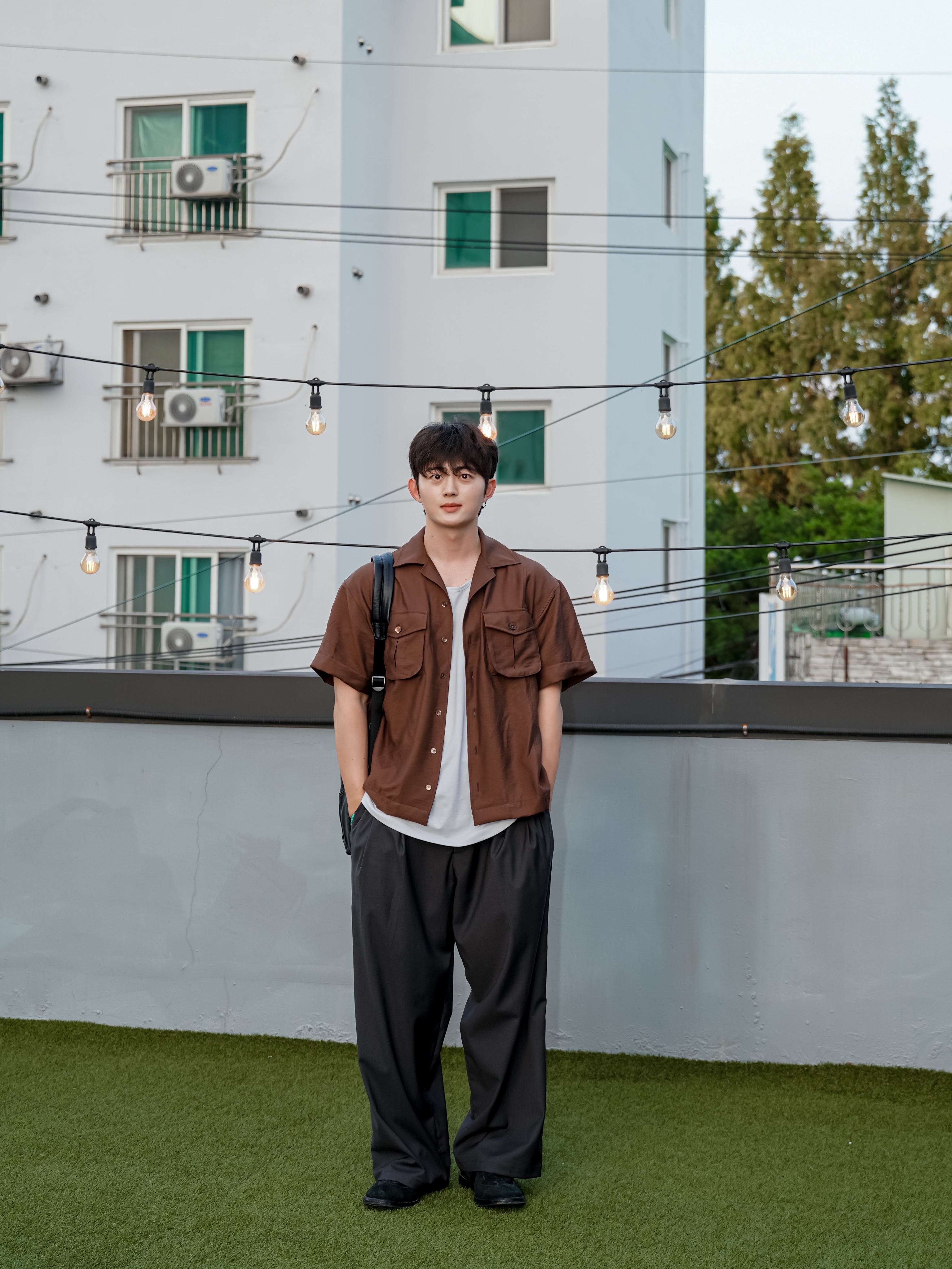 Nocle Knox Pocket Half Shirts Brown 착용 스타일 - 1