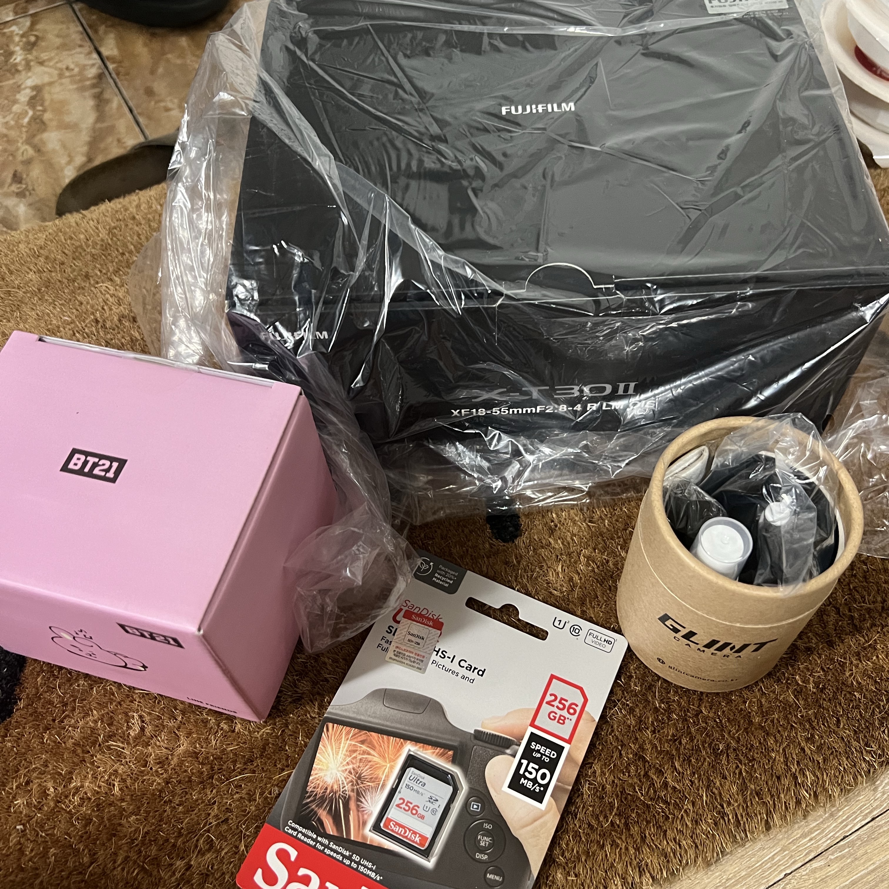 Fujifilm Instax Mini Evo Black Silver USB C Type (Korean Ver.) 착용 스타일