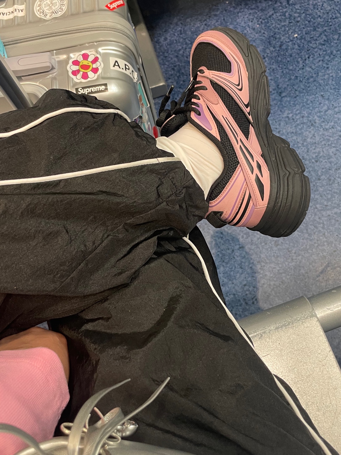 Fila Interun Pink Black 착용 스타일