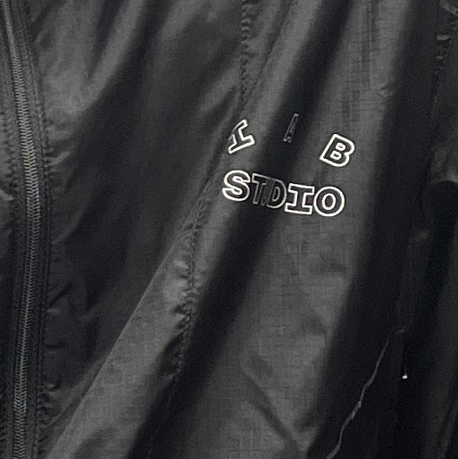 IAB Studio Ripstop Wind Jacket Black 착용 스타일