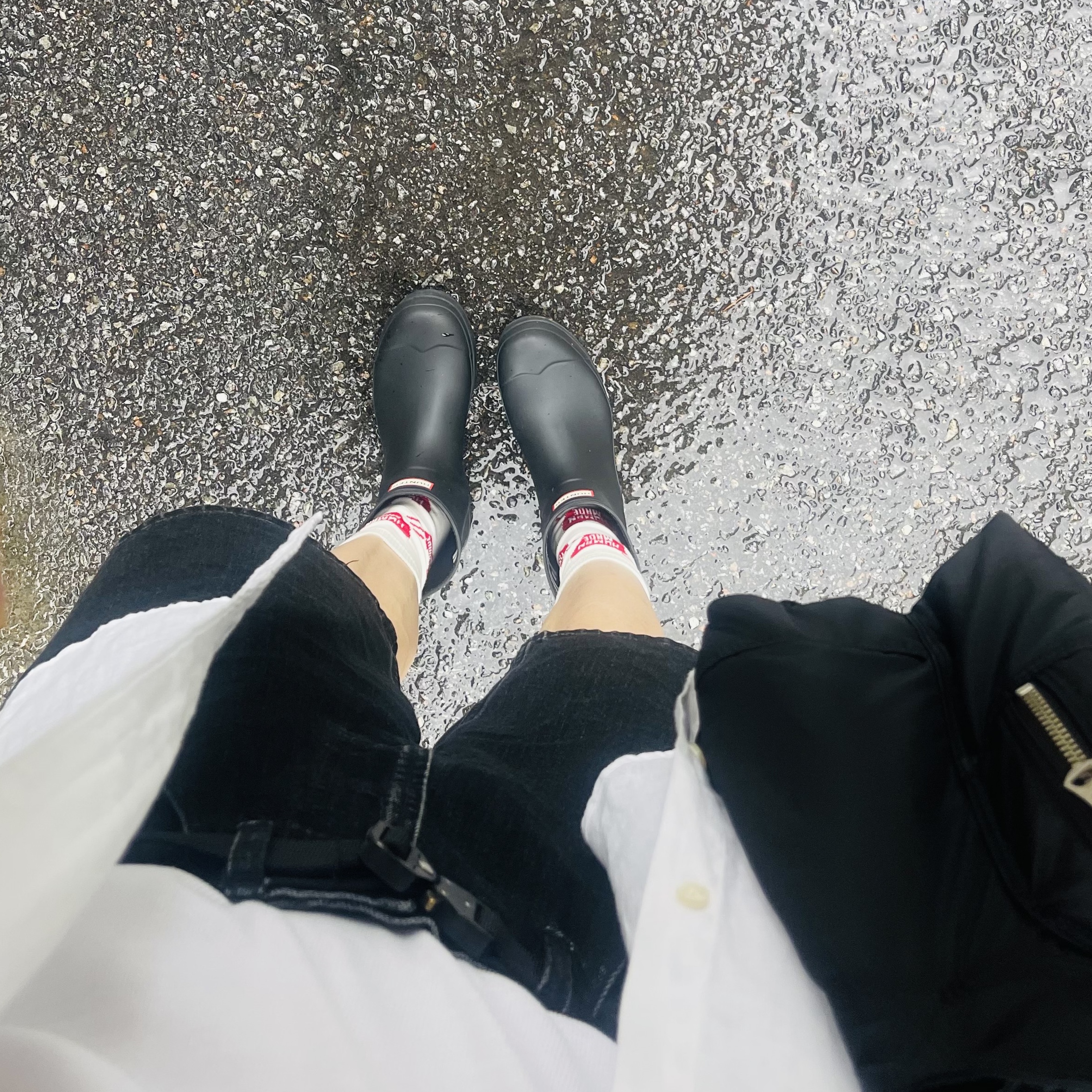 Hunter Play Short Wellington Boots Black, Supreme x Nike Denim Short Black - 24SS 착용 스타일 - 2