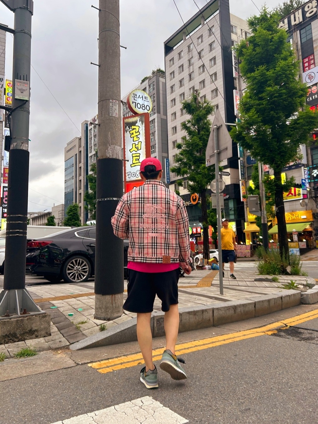 New Balance x Stone Island 574 Legacy Light Green, Supreme x Burberry Denim Trucker Jacket Pink - 22SS 착용 스타일 - 2