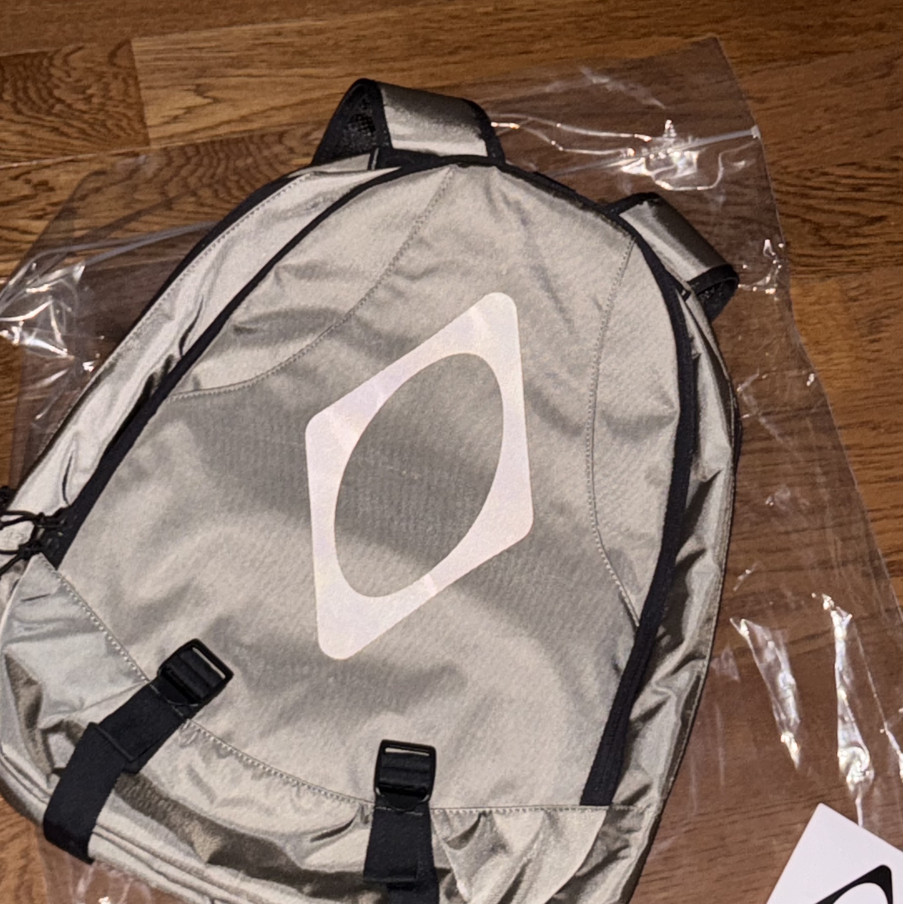 Mischief Rhombus Mountain Backpack Khaki 착용 스타일 - 1