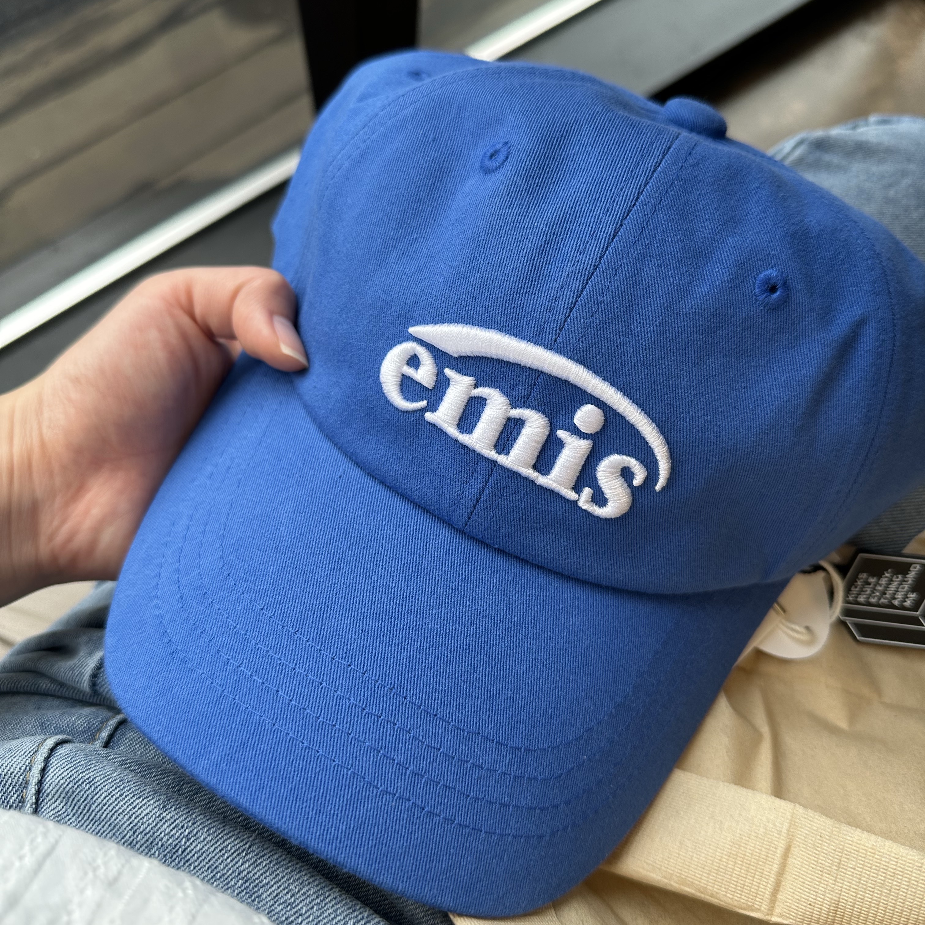 Emis New Logo Ball Cap Blue 착용 스타일