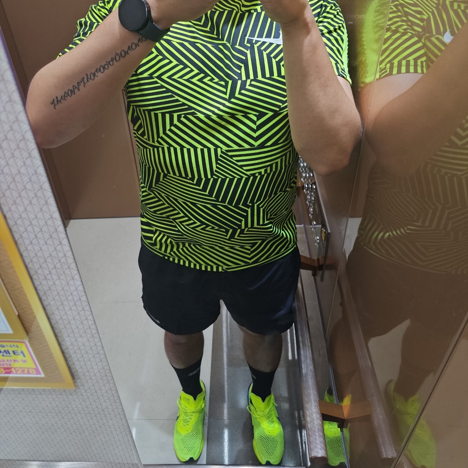 Nike Everyday Essential Crew Socks Black (3 Pack/Korean Ver.), Nike ZoomX Vaporfly Next% 3 Volt Scream Green 착용 스타일