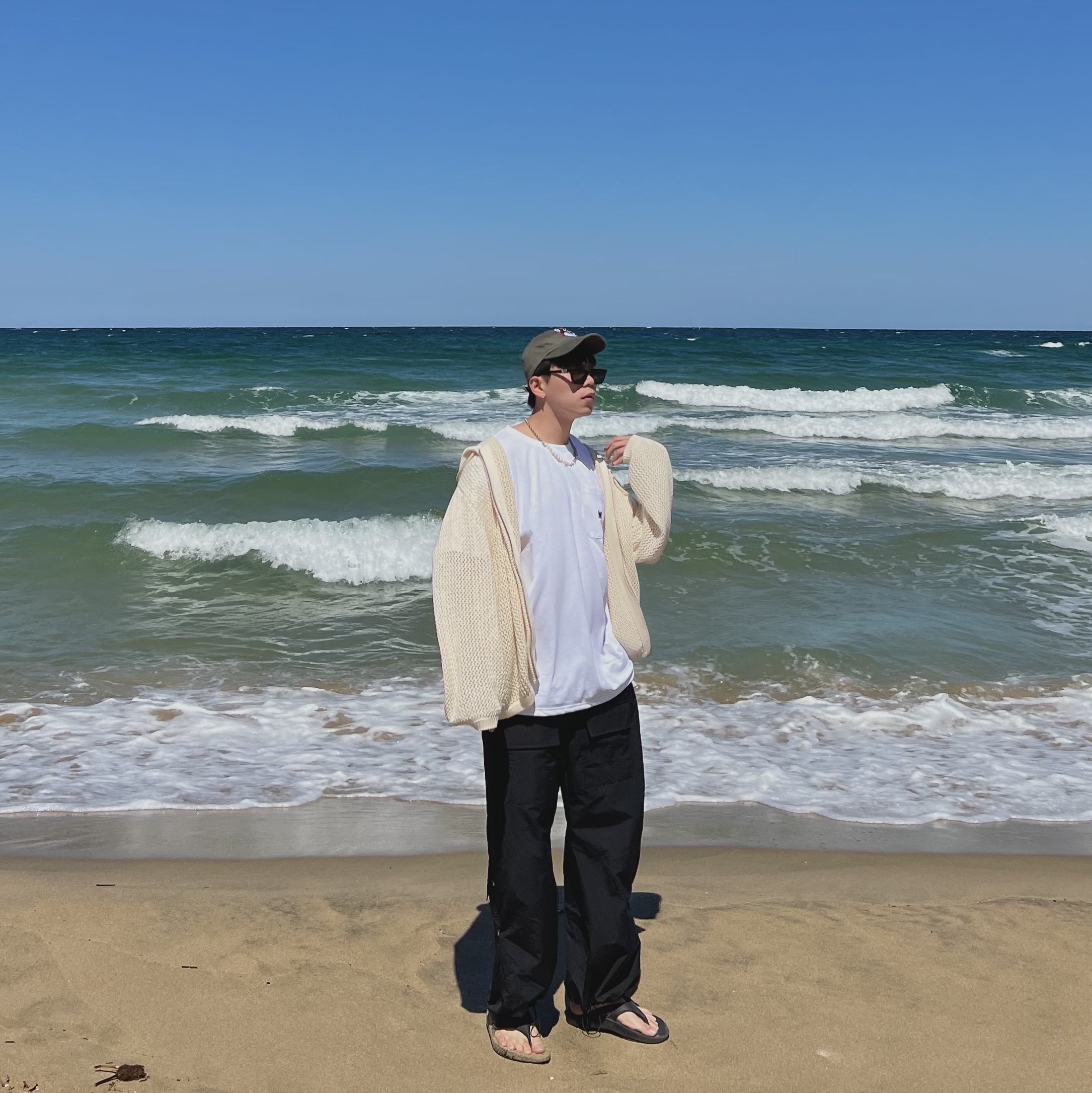 Oofos OOriginal Black 착용 스타일 - 1