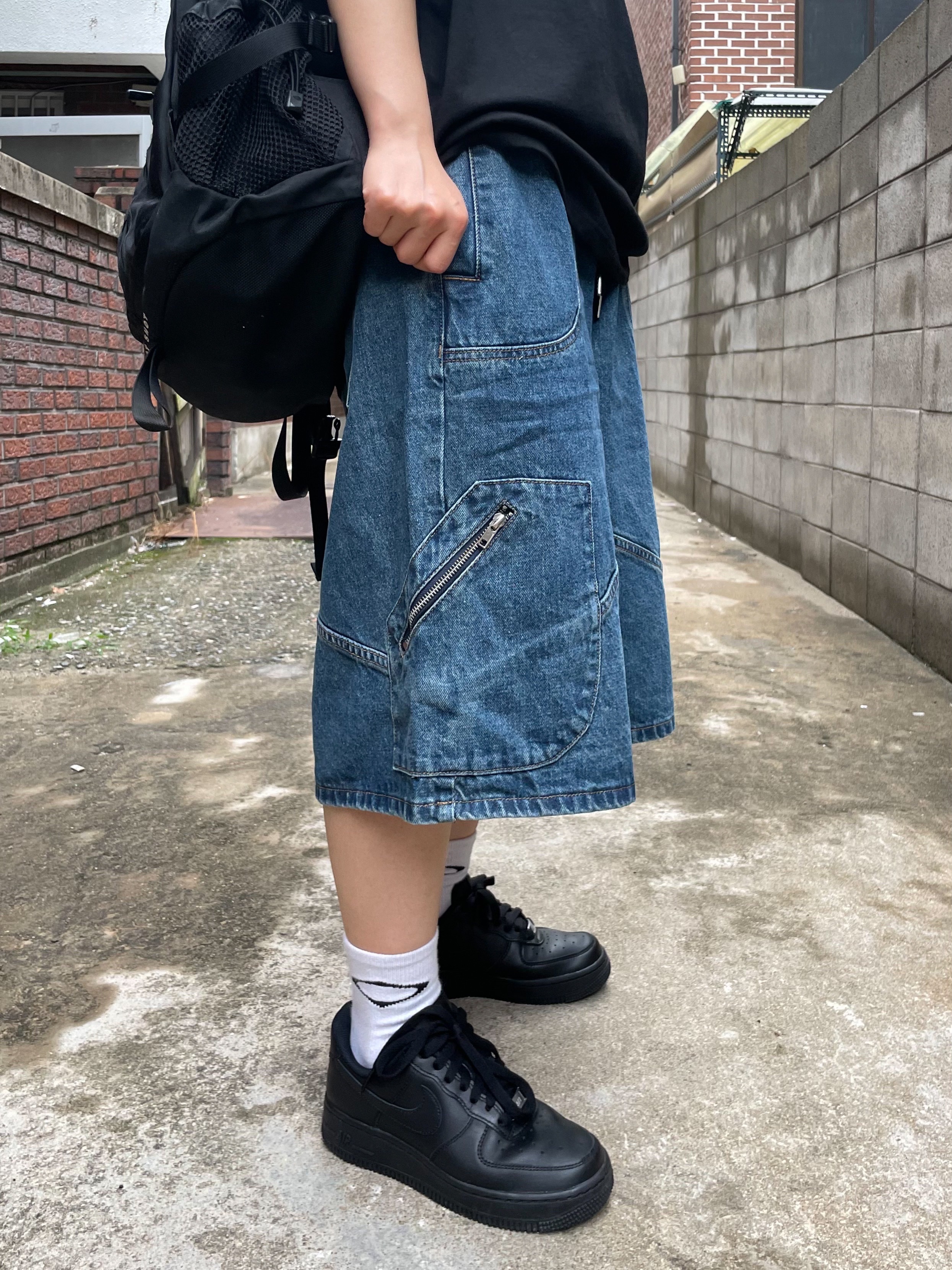 (W) Nike Air Force 1 '07 Low Triple Black, Our Legacy Ladon Leather Keychain Black 착용 스타일 - 3