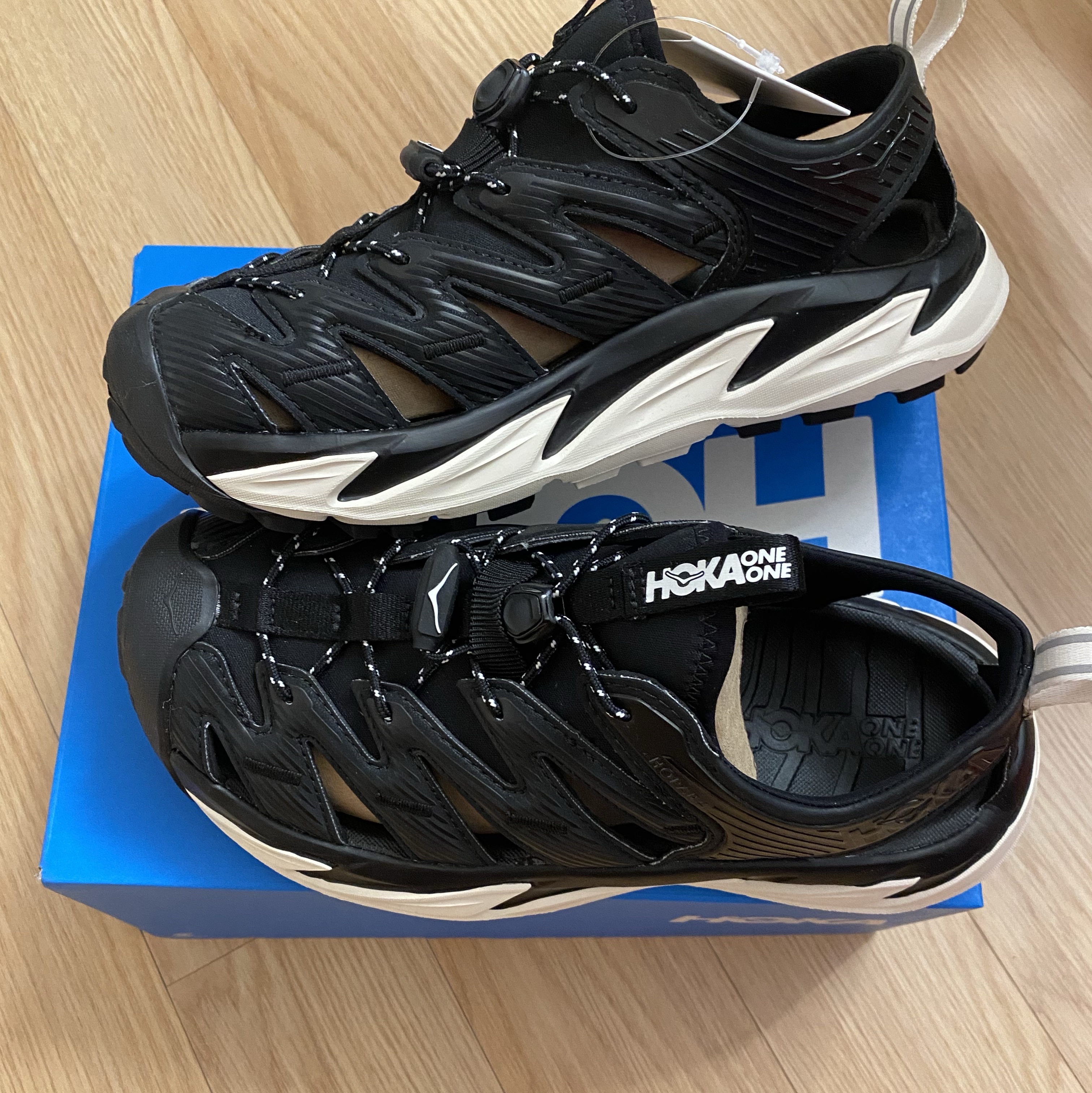 Hoka Hopara Black Alabaster 착용 스타일