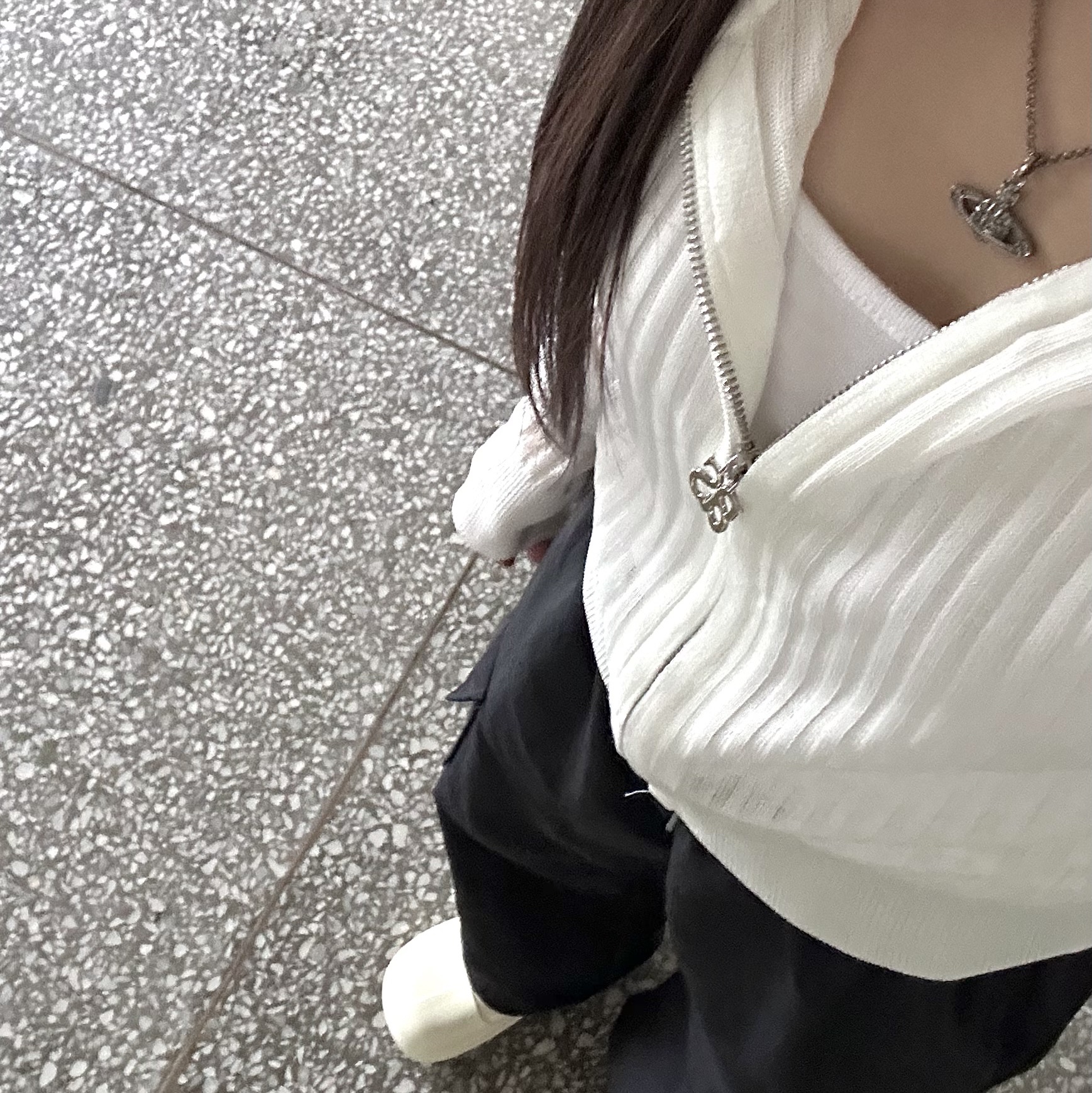 (W) Rockfishweatherwear Hayden Boots Cream, Vivienne Westwood Mayfair Bas Relief Pendant Silver 착용 스타일
