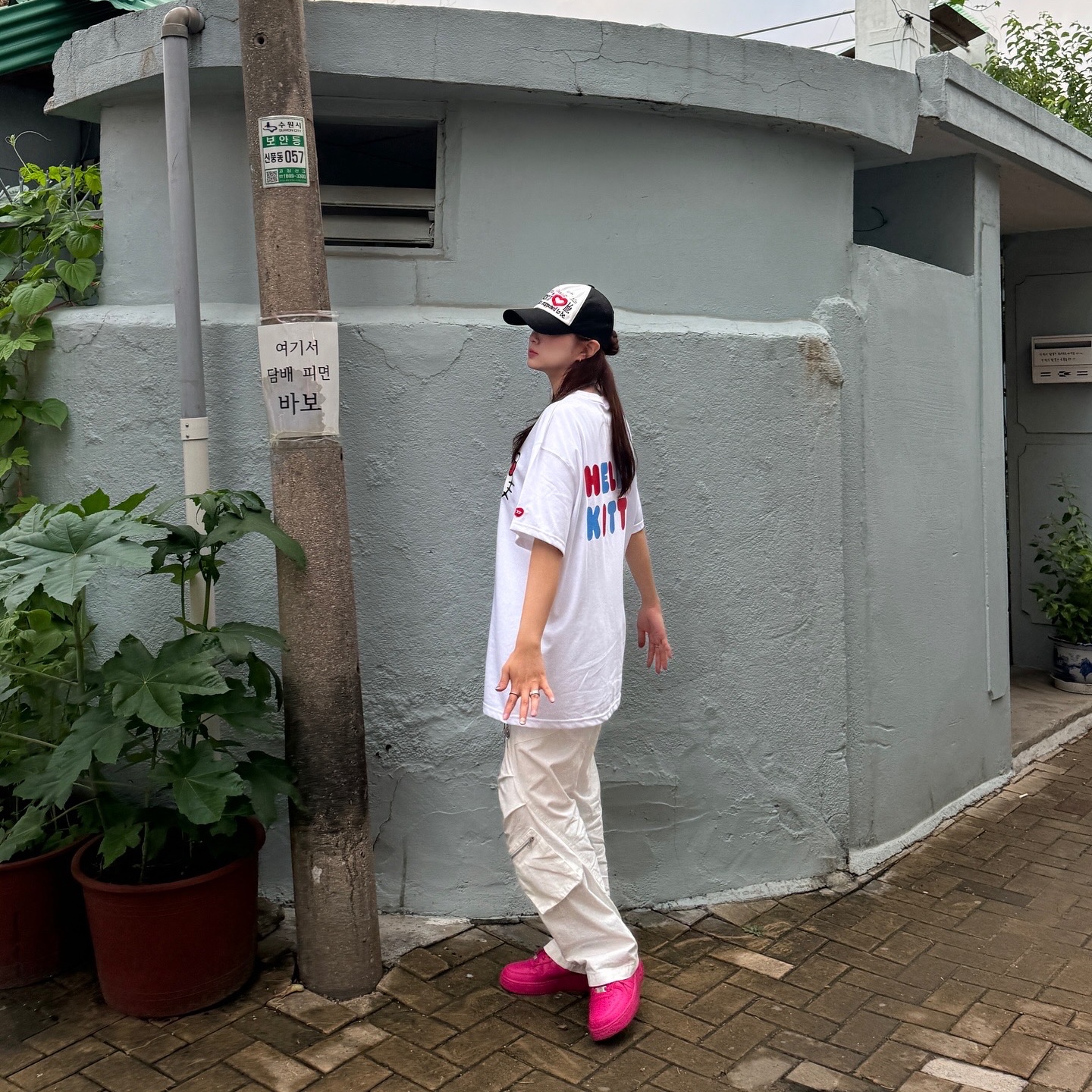 Open Yy x Hello Kitty T-Shirt White, (W) Nike Air Force 1 '07 Fireberry Fierce Pink 착용 스타일 - 3