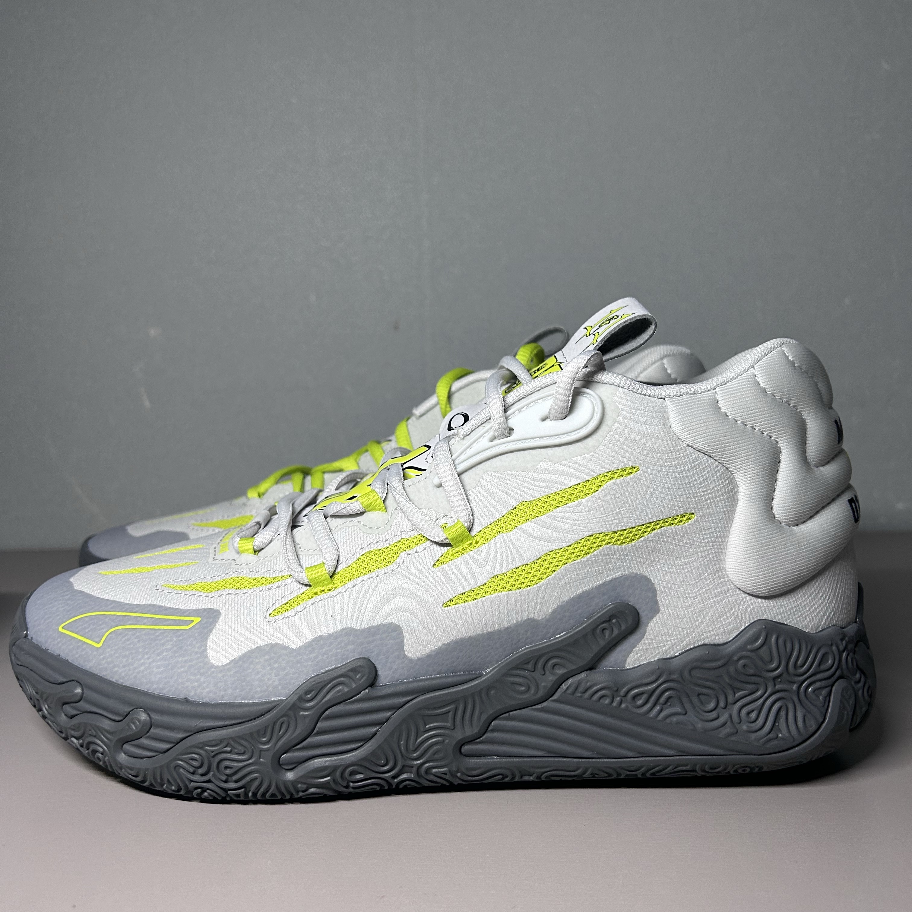 Puma MB.03 Lamelo Ball Feather Gray Lime Smash 착용 스타일 - 3