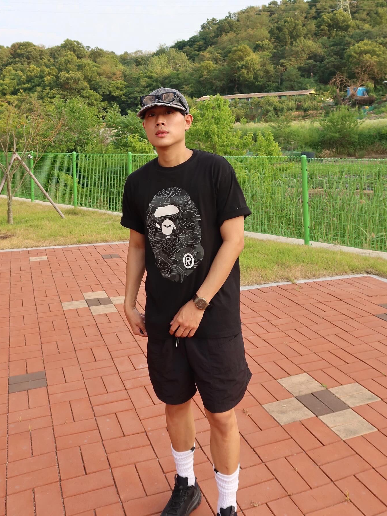 Nike ACG Mountain Fly 2 Low Black, Gentle Monster x Ambush Carabiner 1 01(OR) Black 착용 스타일 - 2