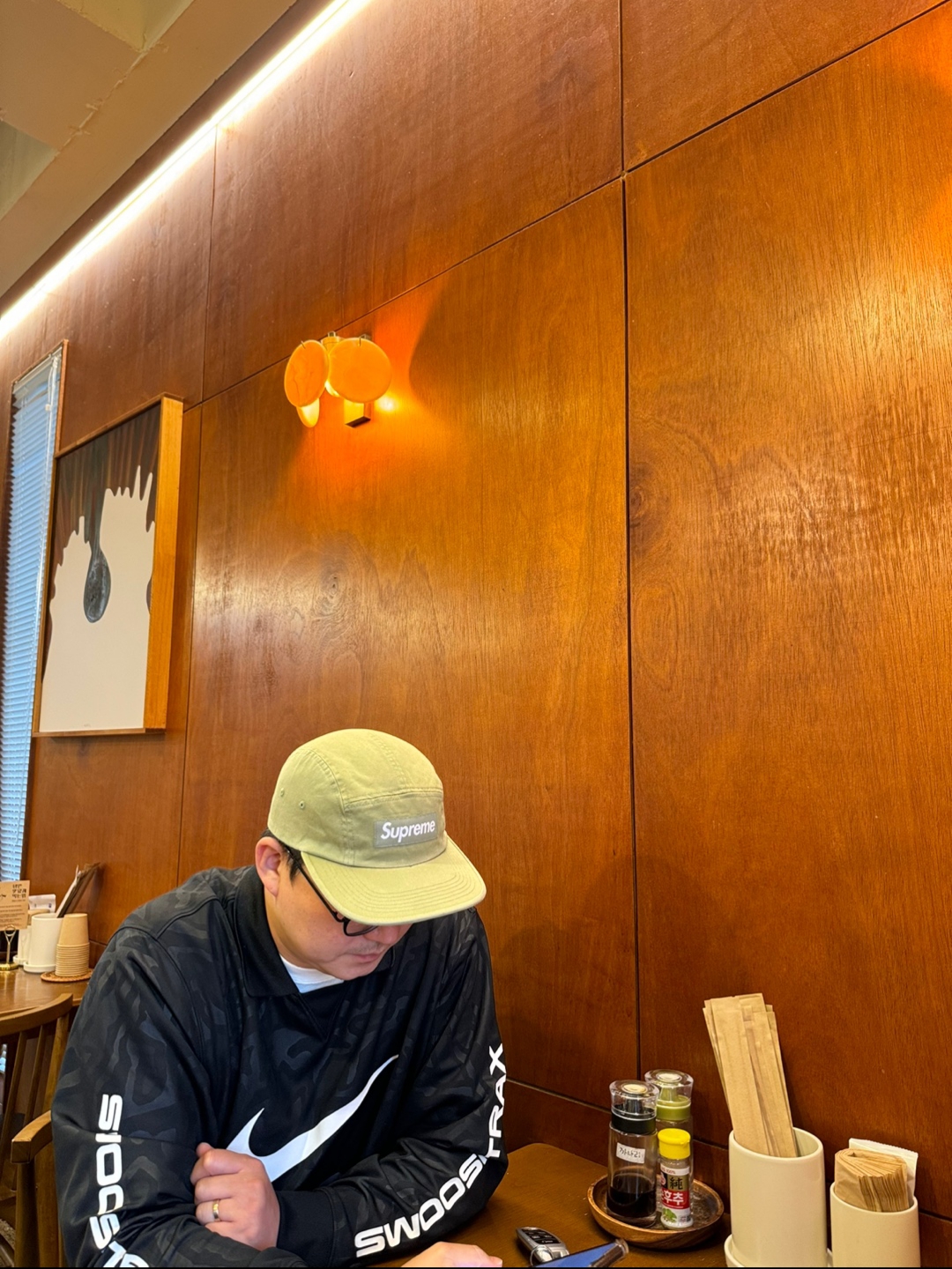 Supreme Washed Chino Twill Camp Cap Light Olive - 24SS, Stussy 8 Ball Pigment Dyed T-Shirt Natural 착용 스타일