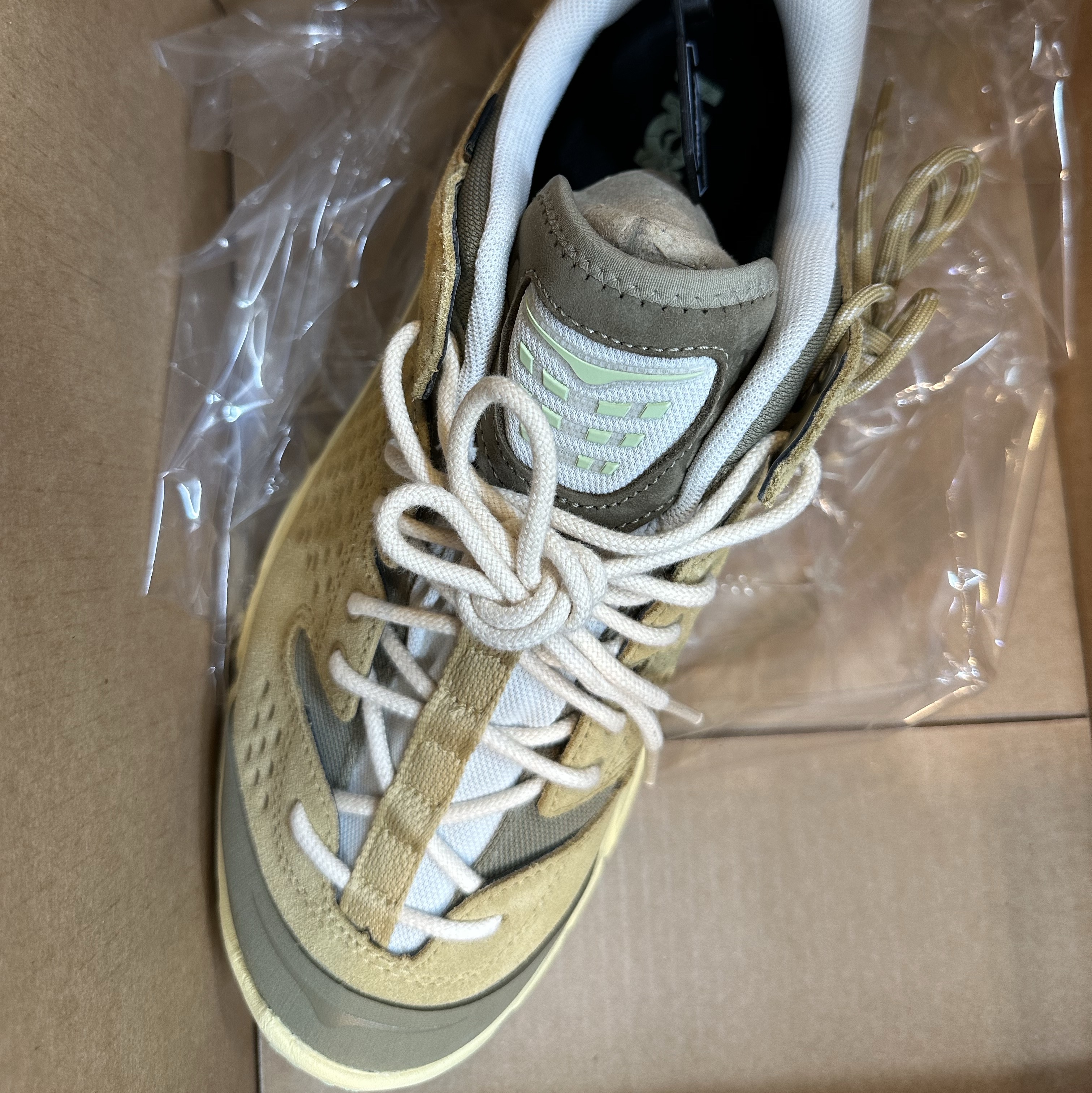 Hoka Tor Ultra Low TP Wheat Mushroom 착용 스타일 - 5