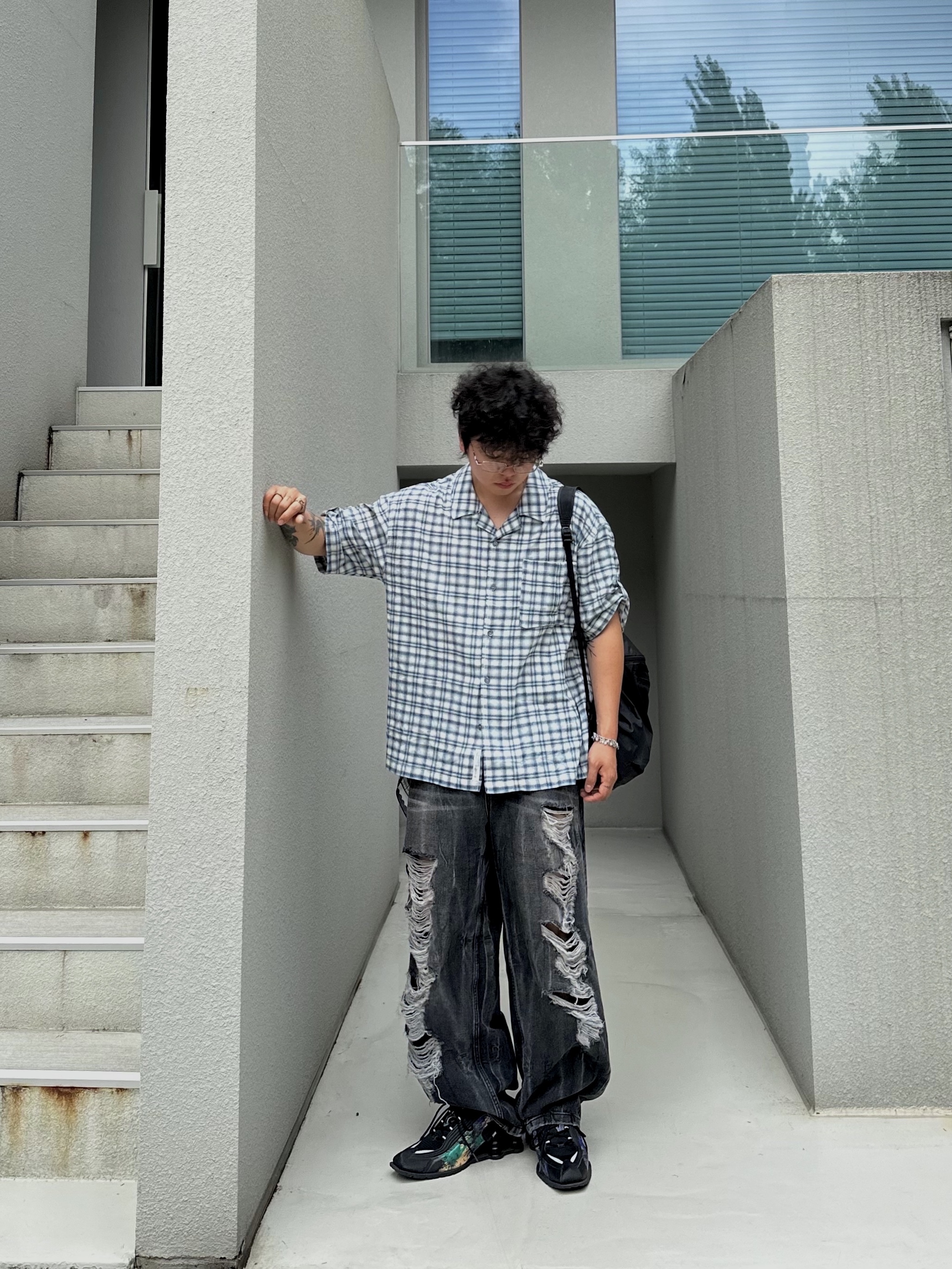 Millo Archive Reflect Curved Damage Pants Washed Black, Nike x Martine Rose Shox MR4 Black Multi 착용 스타일 - 2
