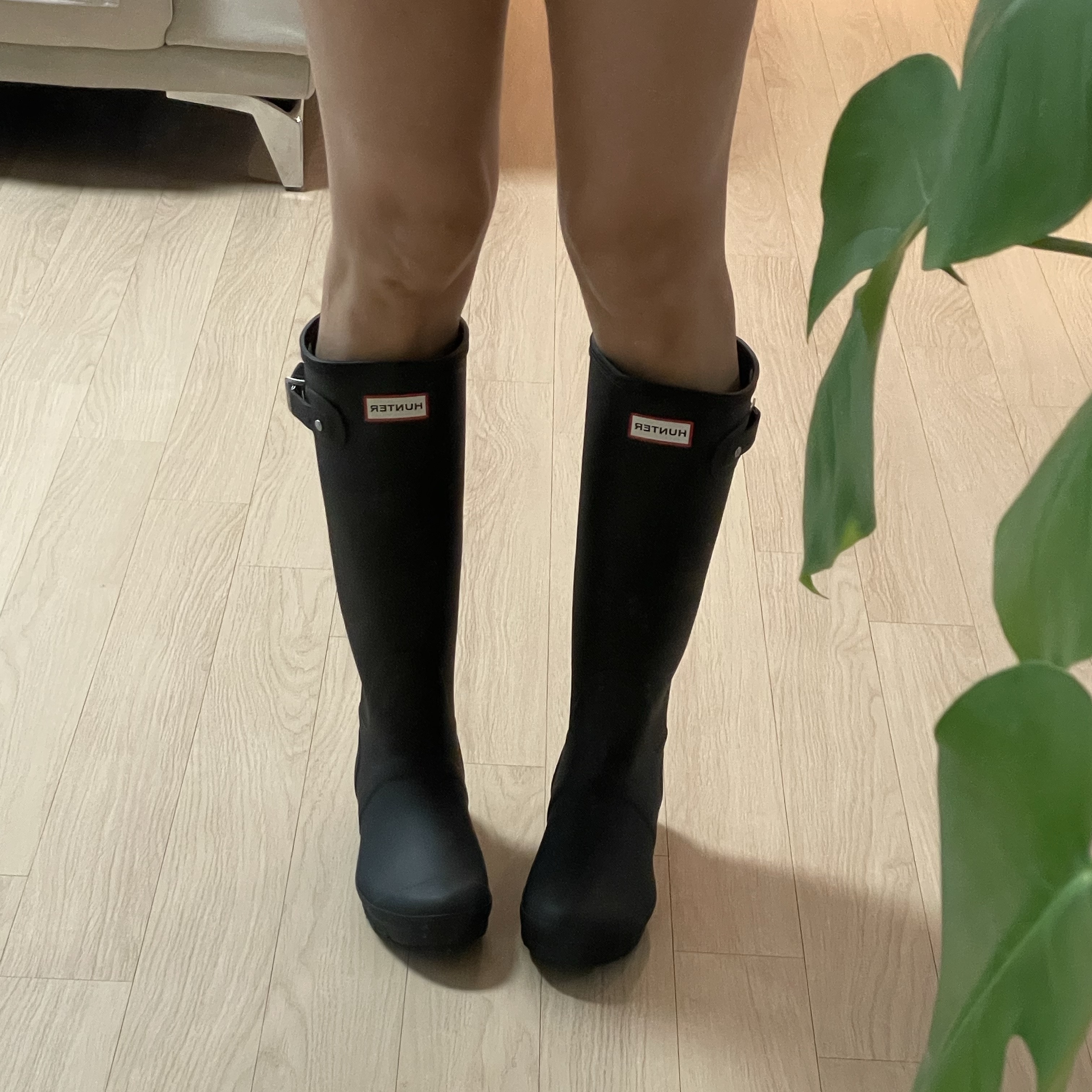 (W) Hunter Original Tall Rain Boots Black 착용 스타일 - 2