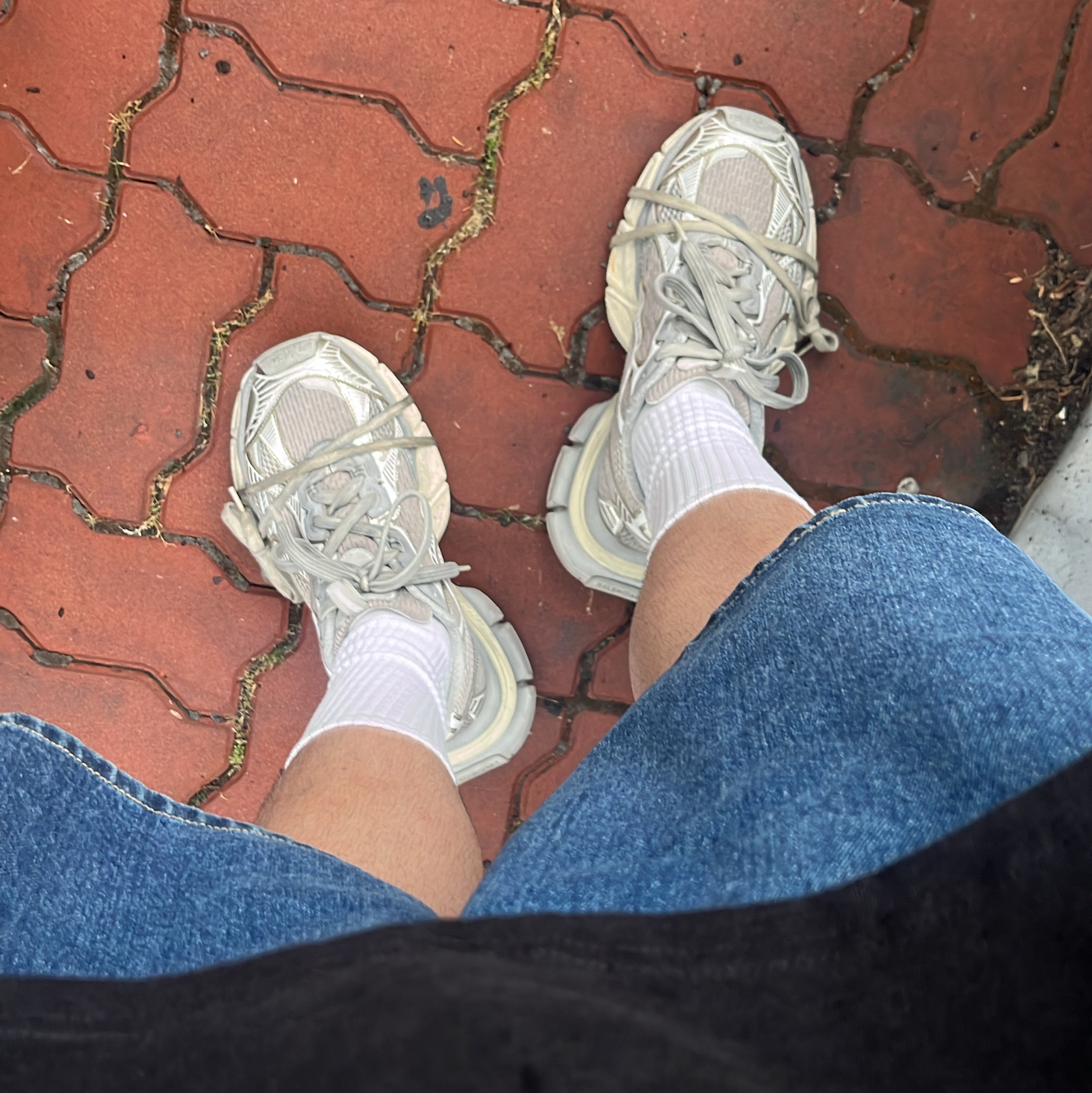 Balenciaga 3XL Sneakers Light Beige 착용 스타일
