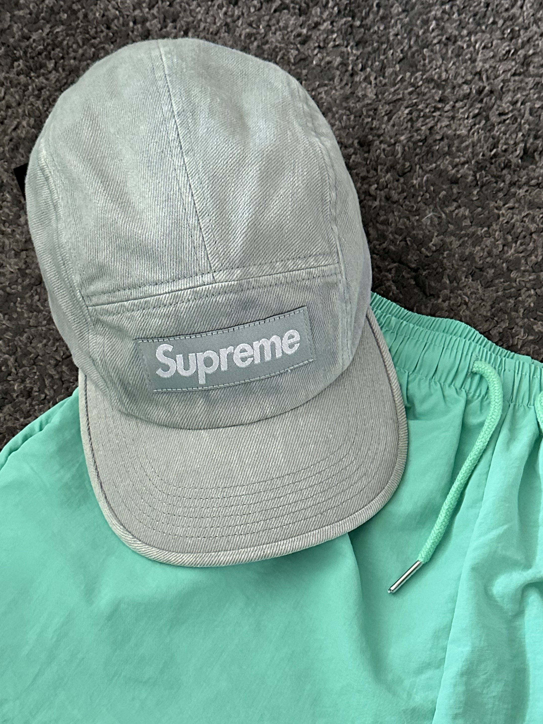 Supreme Denim Camp Cap Mint - 24SS, Adidas x Sporty & Rich Spezial Handball Pantone Core White 착용 스타일 - 2