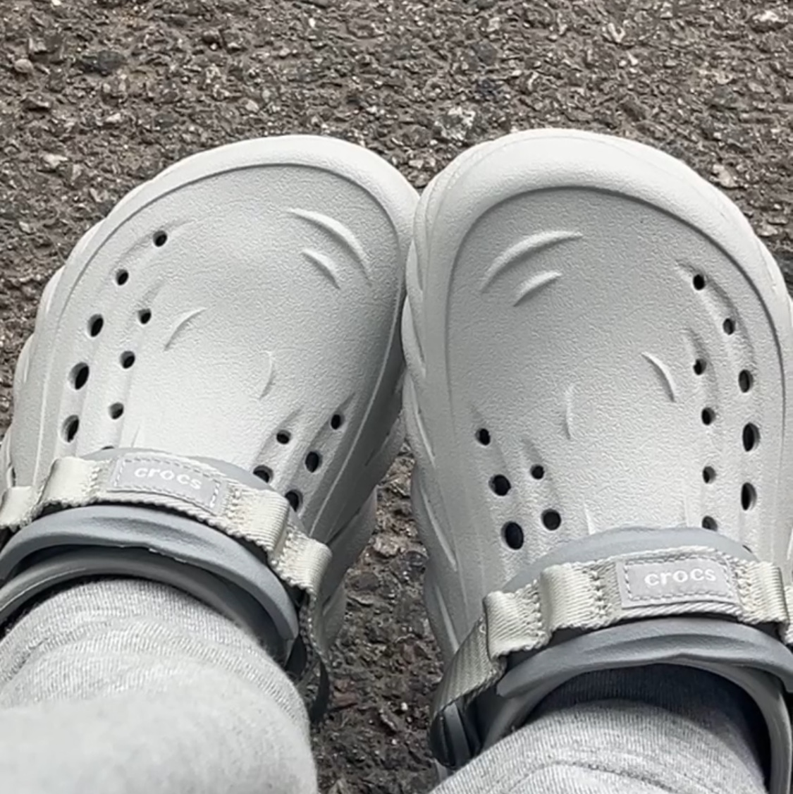 Crocs Echo Clog Atmosphere 착용 스타일