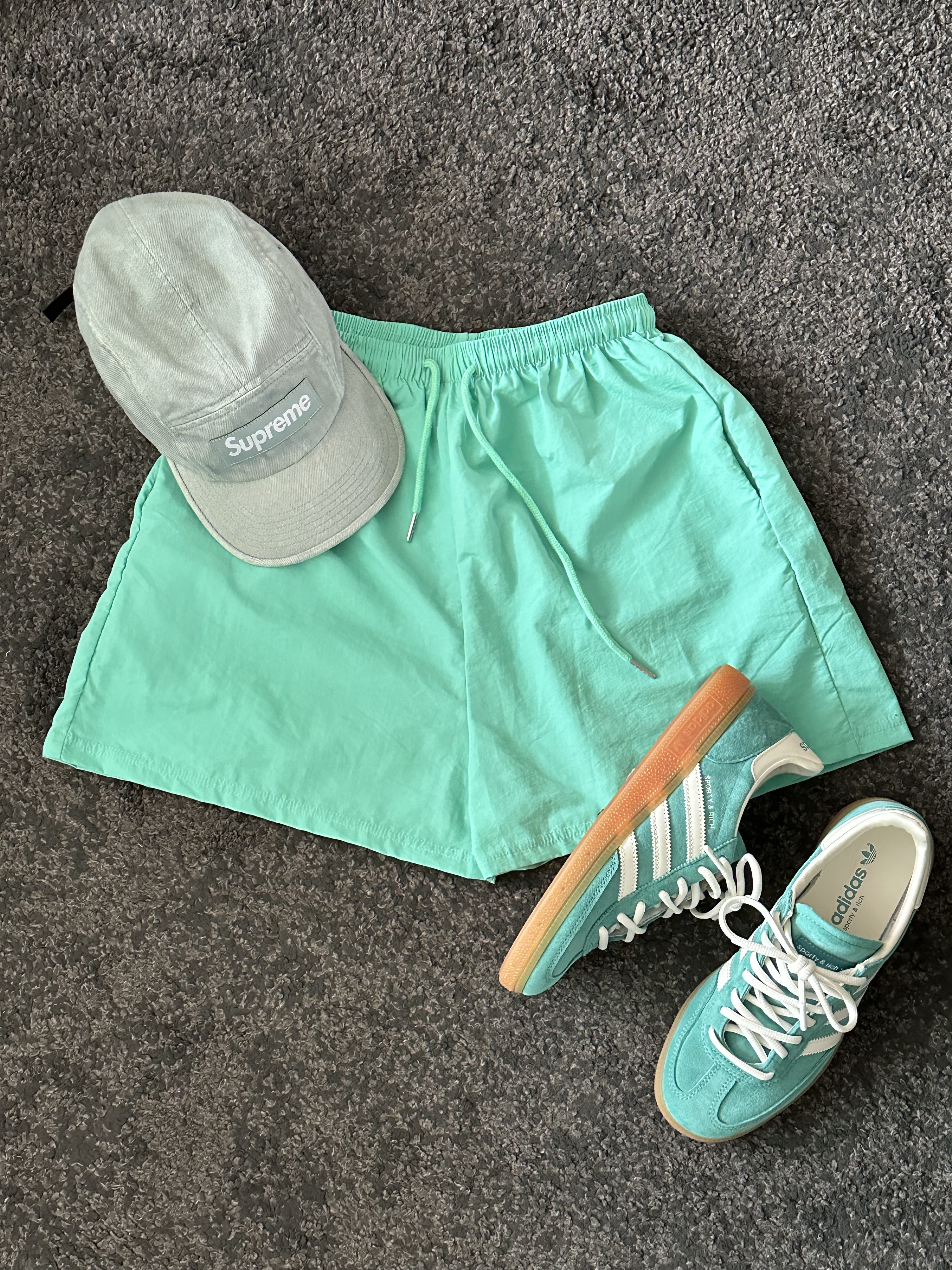 Supreme Denim Camp Cap Mint - 24SS, Adidas x Sporty & Rich Spezial Handball Pantone Core White 착용 스타일 - 1