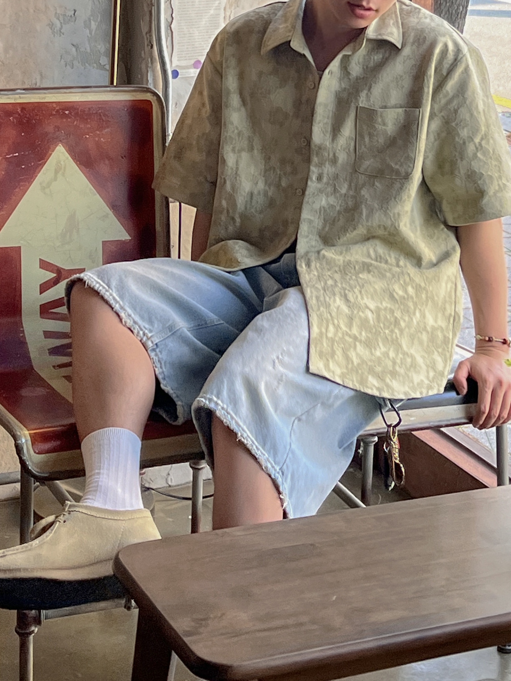 Clarks Wallabee Maple Suede 착용 스타일 - 2