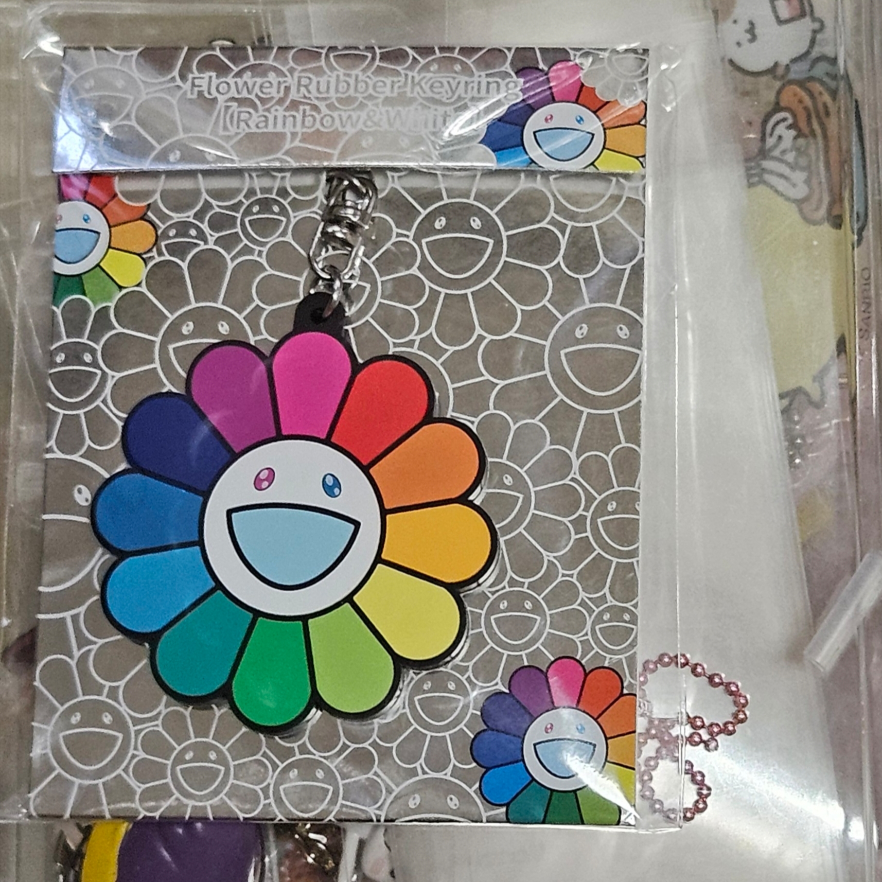 Kaikai Kiki Flower Rubber Keyring Rainbow White 착용 스타일