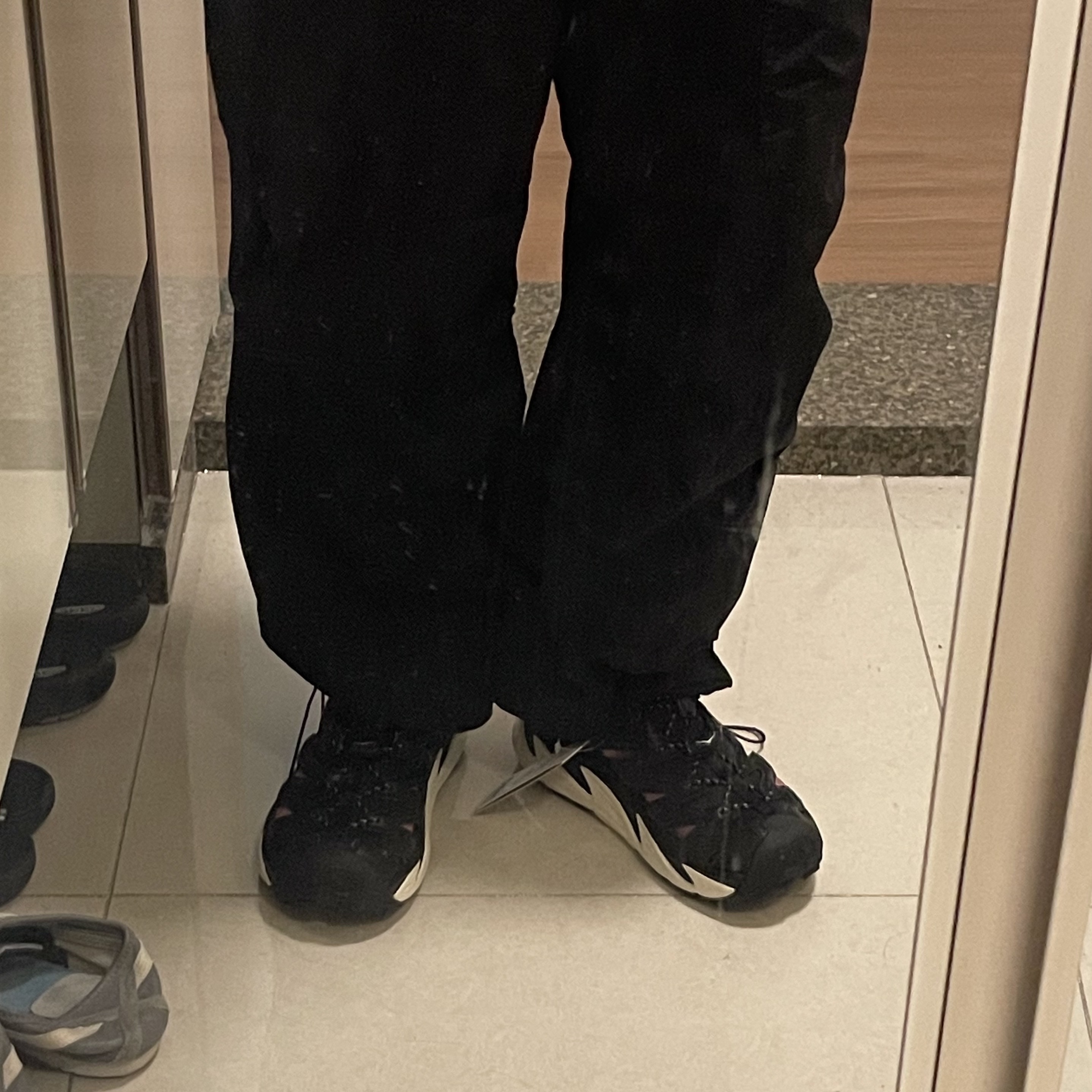 Hoka Hopara Black Alabaster 착용 스타일