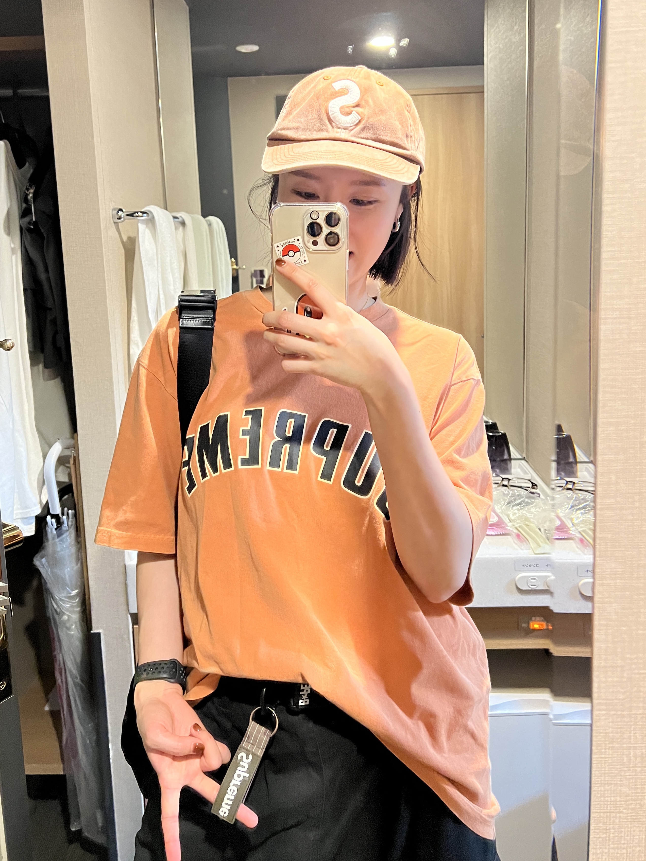 Supreme Cracked Arc S/S Top Orange - 24SS, Supreme Ripstop Keychain Woodland Camo - 24SS 착용 스타일 - 1