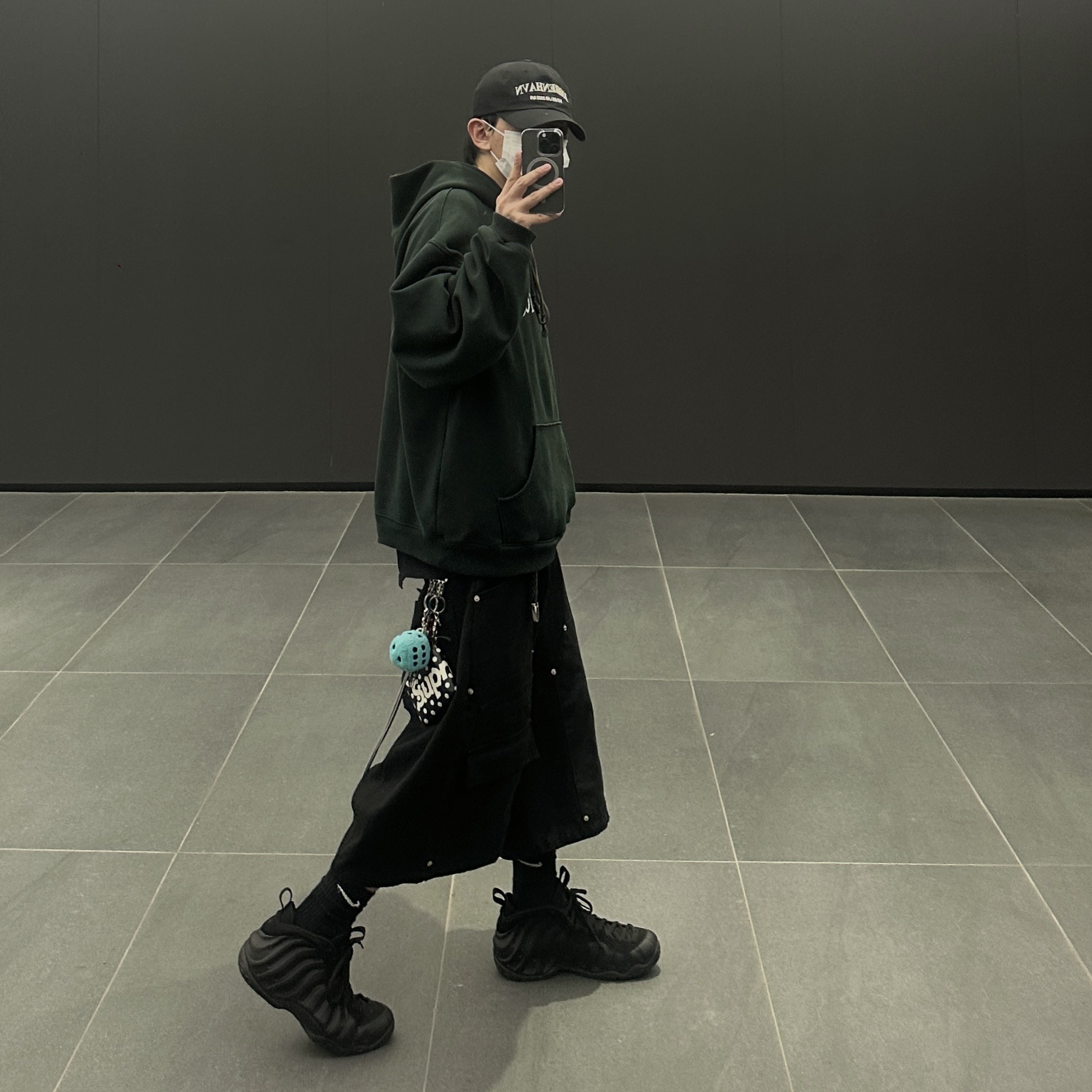 ERL Venice Hoodie Black, Nike Air Foamposite One Black Anthracite 착용 스타일