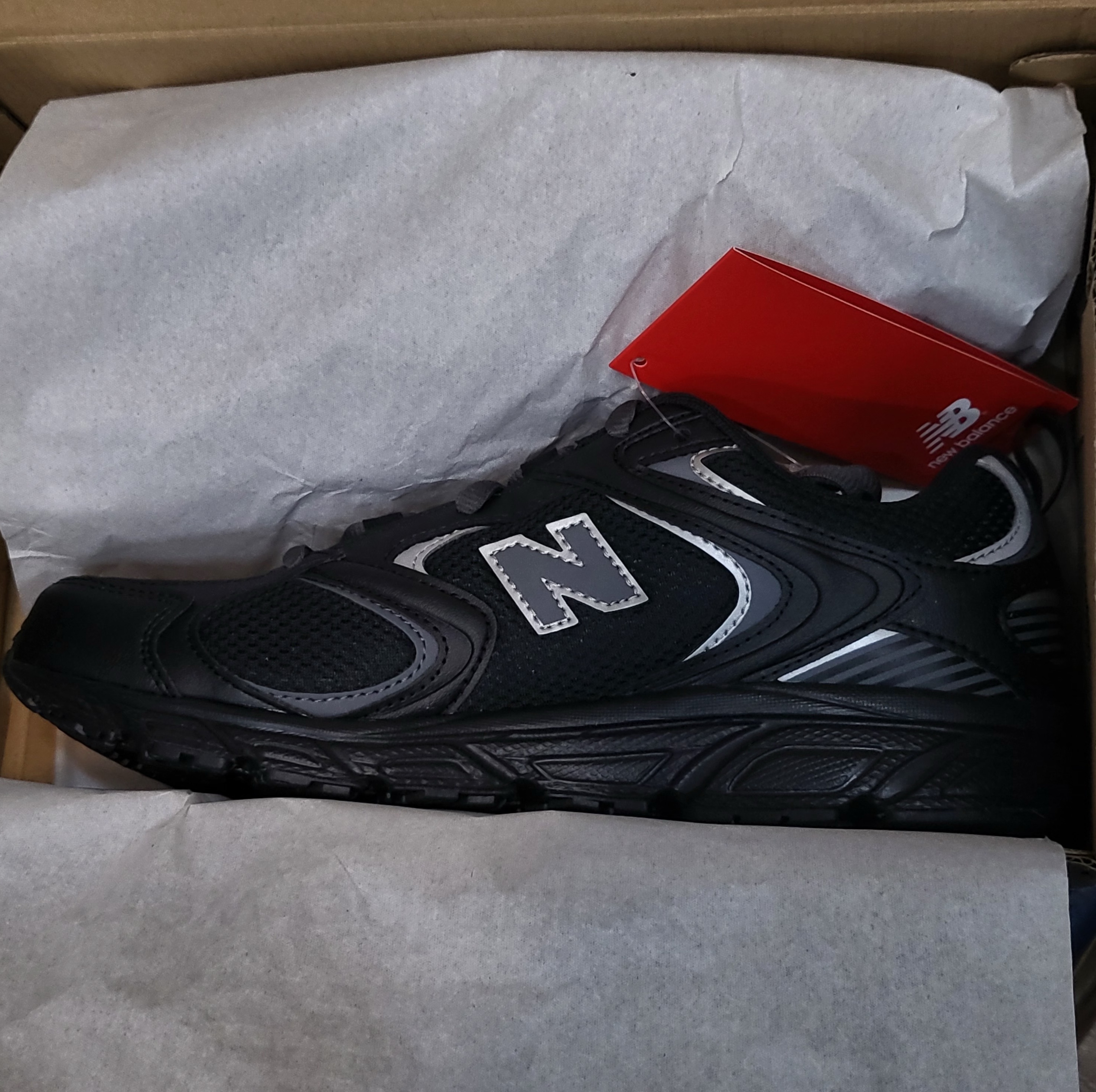 New Balance 408 Black 착용 스타일