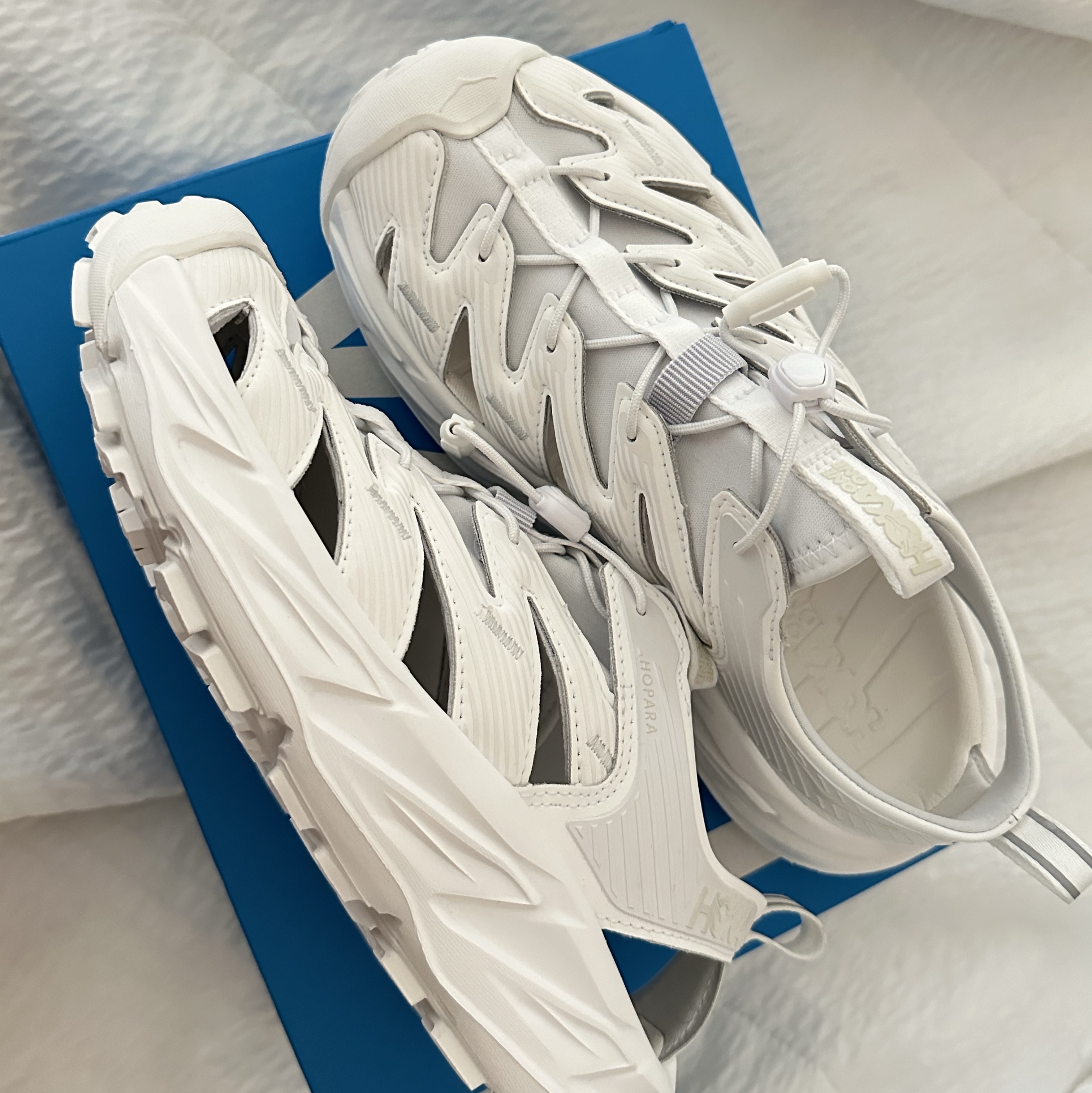 Hoka Hopara White 착용 스타일 - 2