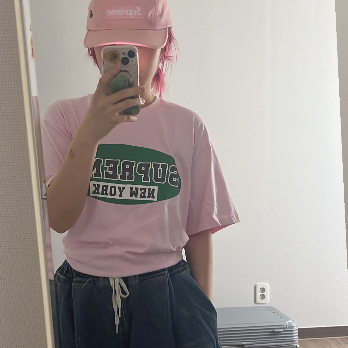 Supreme New York T-Shirt Light Pink - 23SS, Supreme Washed Seersucker Camp Cap Light Pink - 22SS 착용 스타일