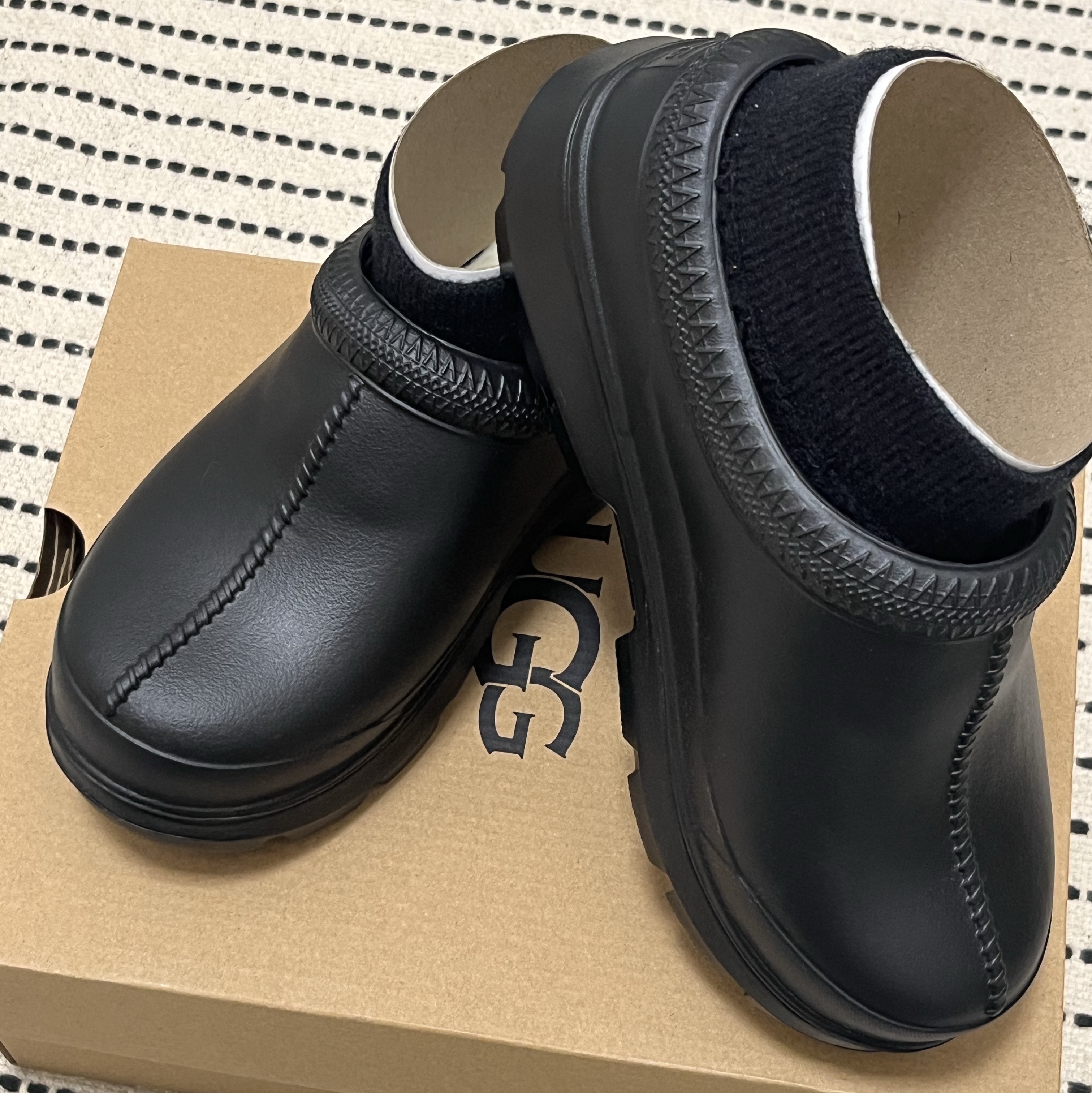 (W) UGG Tasman X Black 착용 스타일 - 2