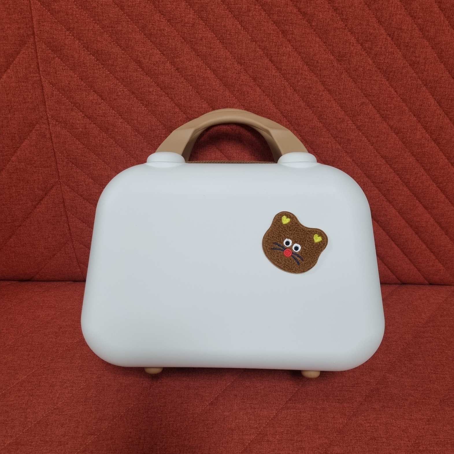 Monamhee Bred Boucle Sticker Brown 착용 스타일
