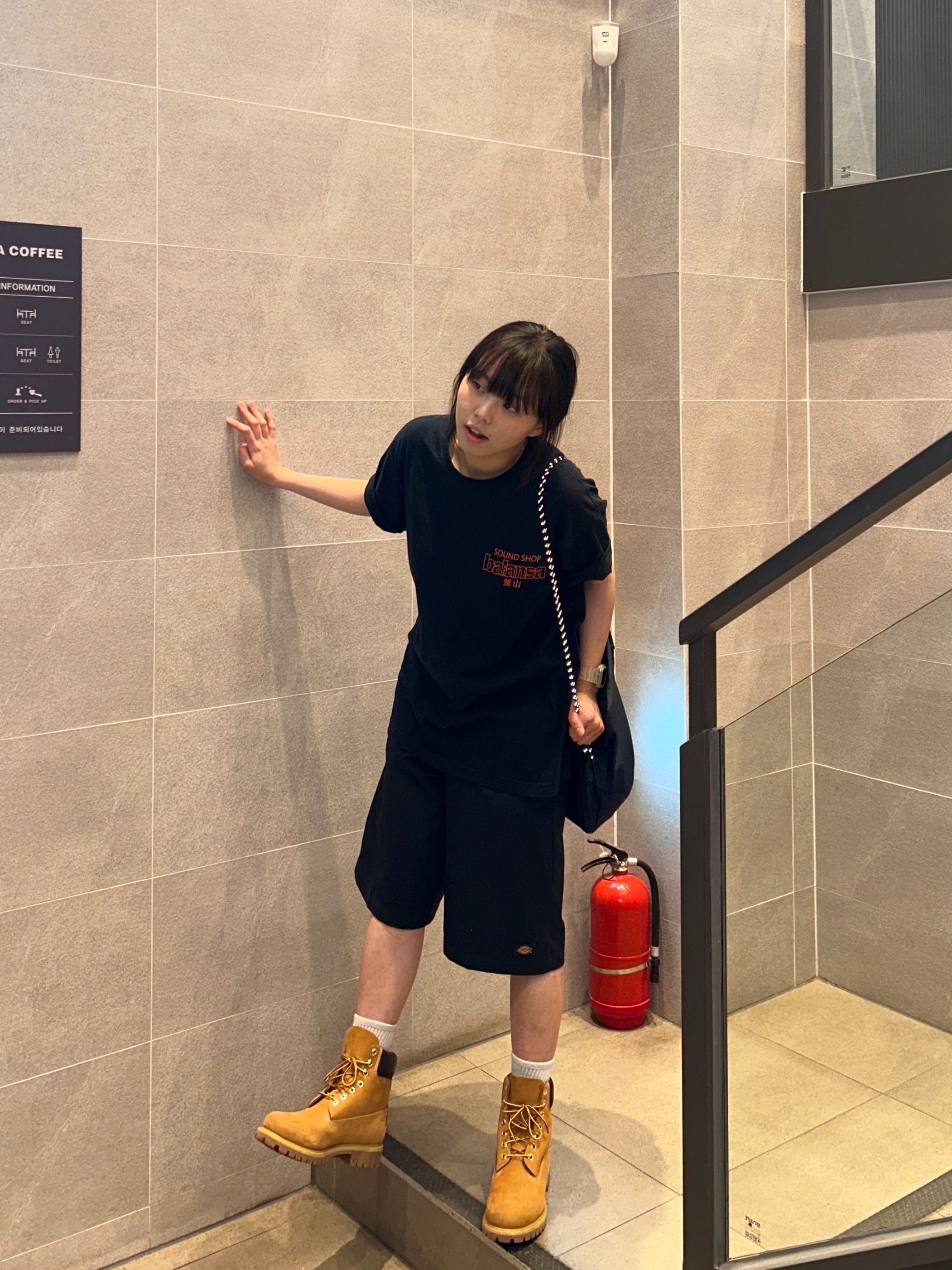 Timberland Premium 6 inch Waterproof Boot Wheat Nubuck - Wide, Dickies Loose Fit 13 Inch Flat Front Work Shorts Dark Navy 착용 스타일 - 2