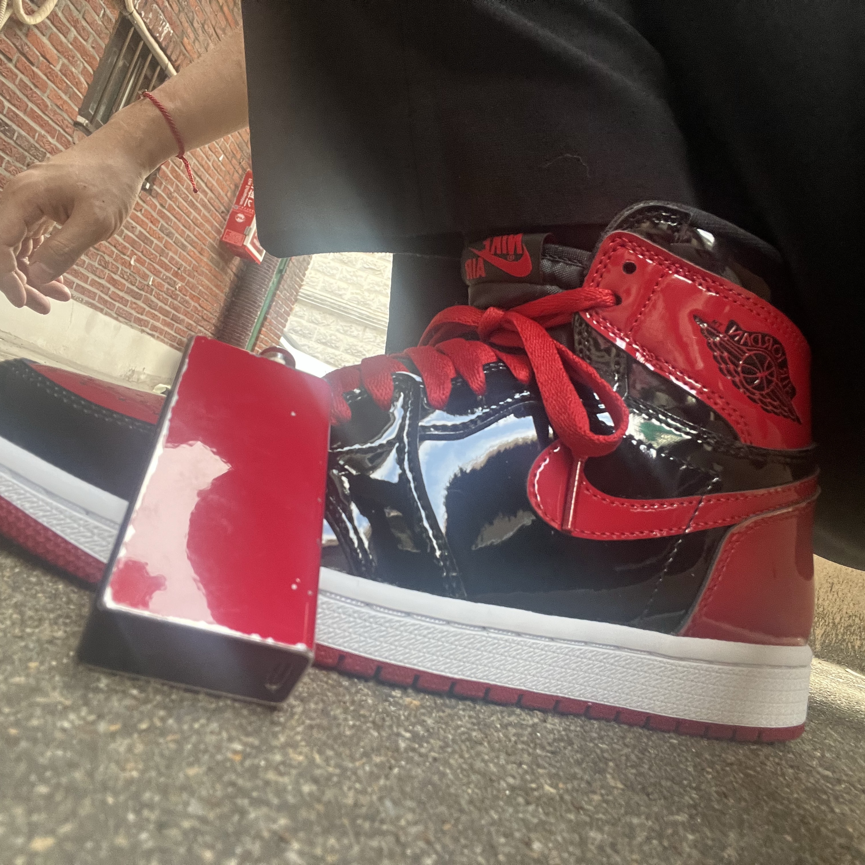 Jordan 1 Retro High OG Patent Bred 착용 스타일