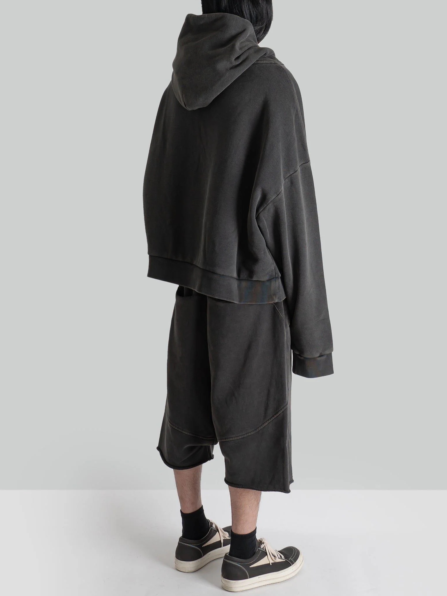 Entire Studios Heavy Drop Short Washed Black - 24FW, Entire Studios Heavy Drop Short Cork - 24FW 착용 스타일 - 3
