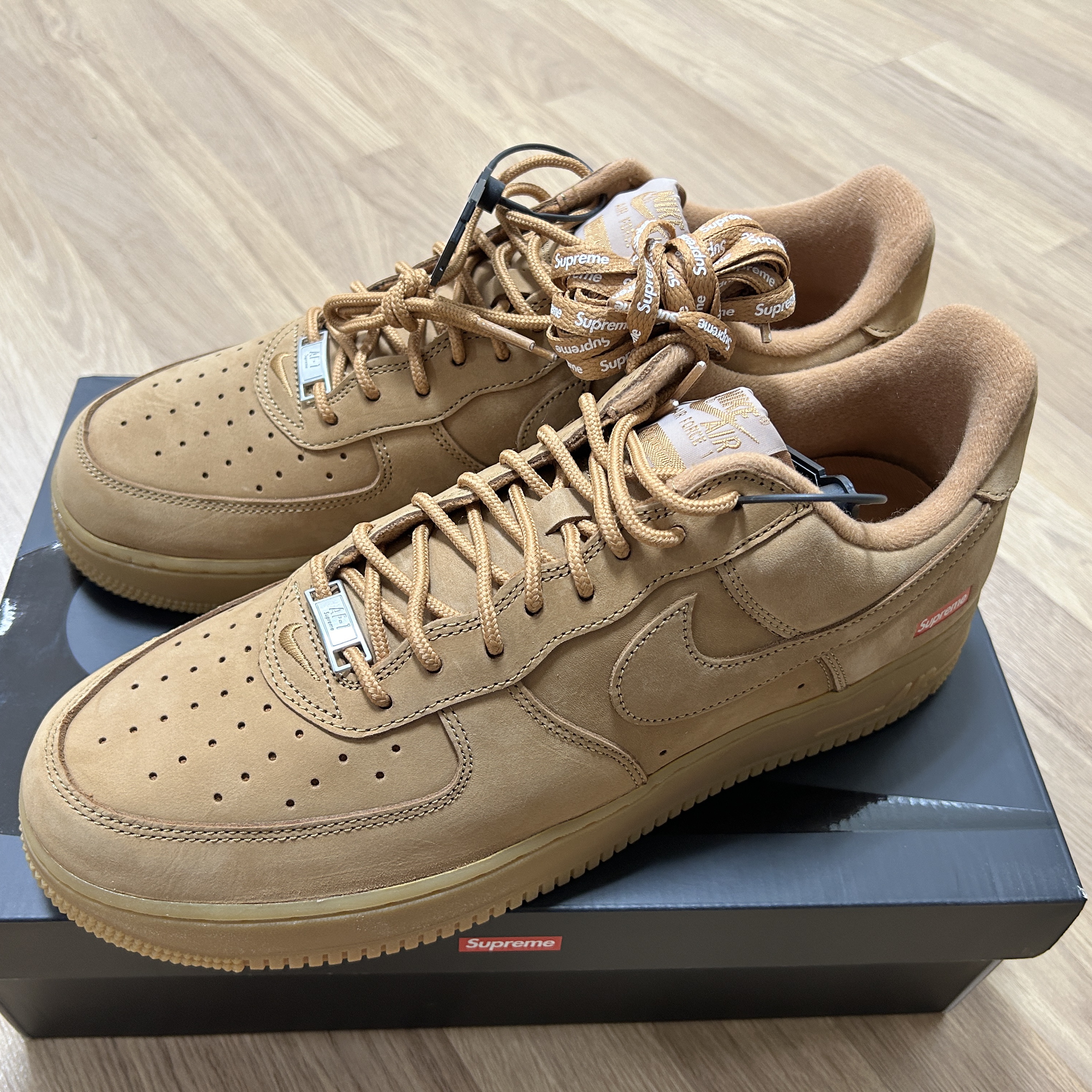 Nike x Supreme Air Force 1 Low Flax 착용 스타일 - 2