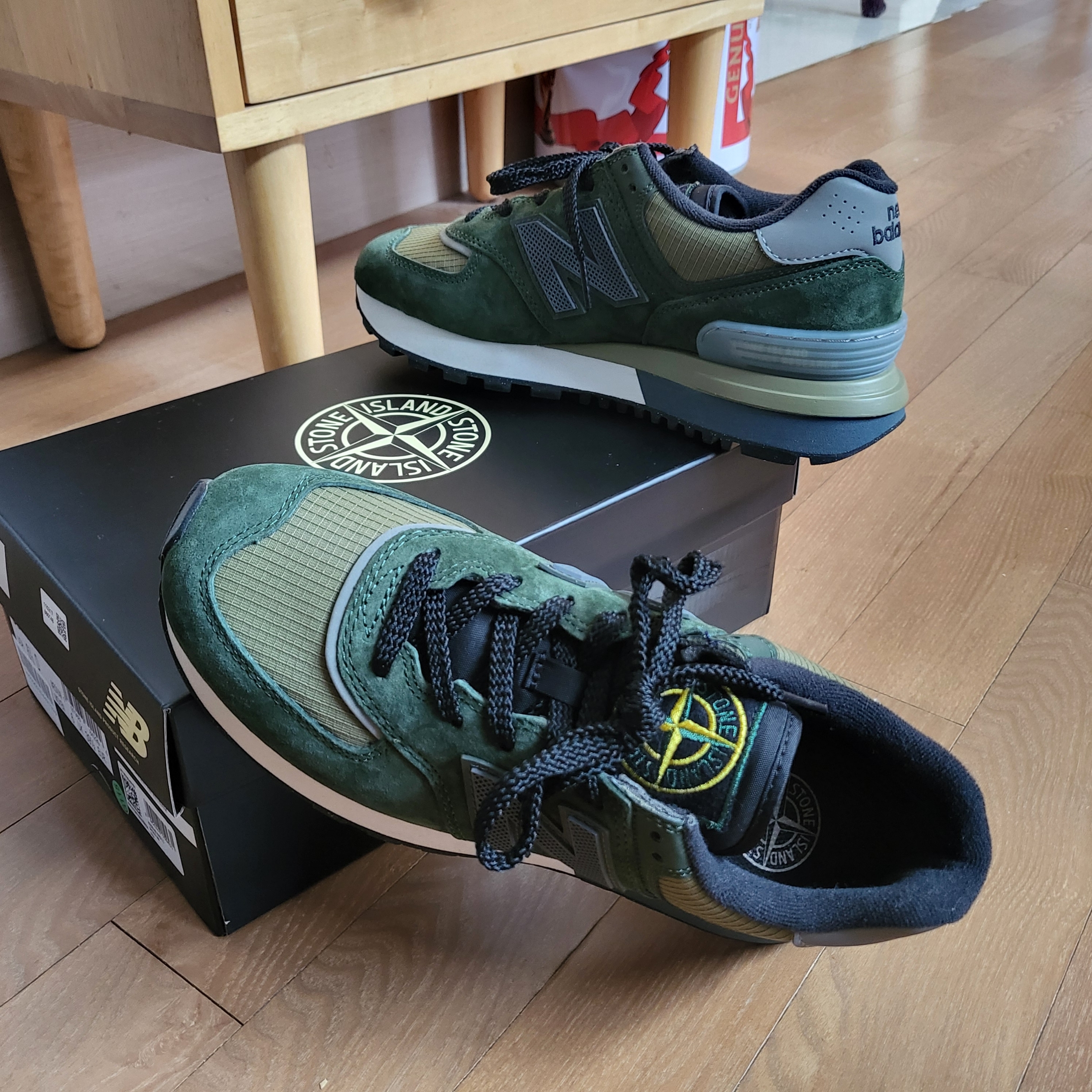 New Balance x Stone Island 574 Legacy Dark Green 착용 스타일 - 2