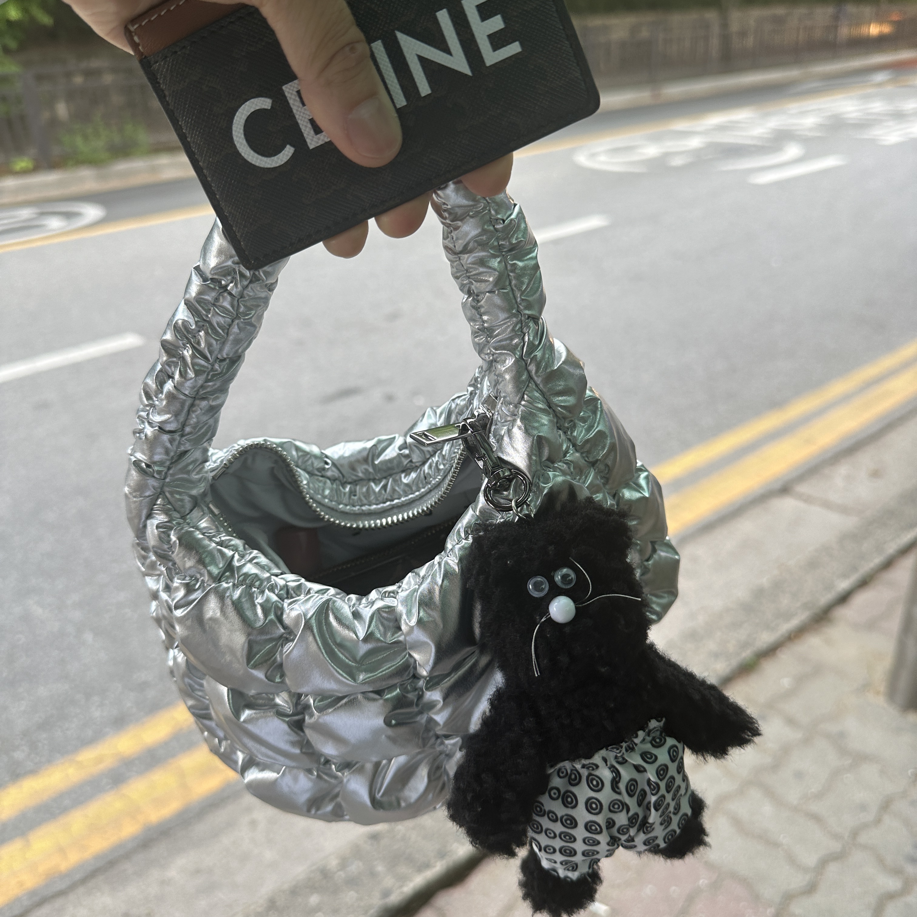 COS Quilted Micro Bag Silver 착용 스타일