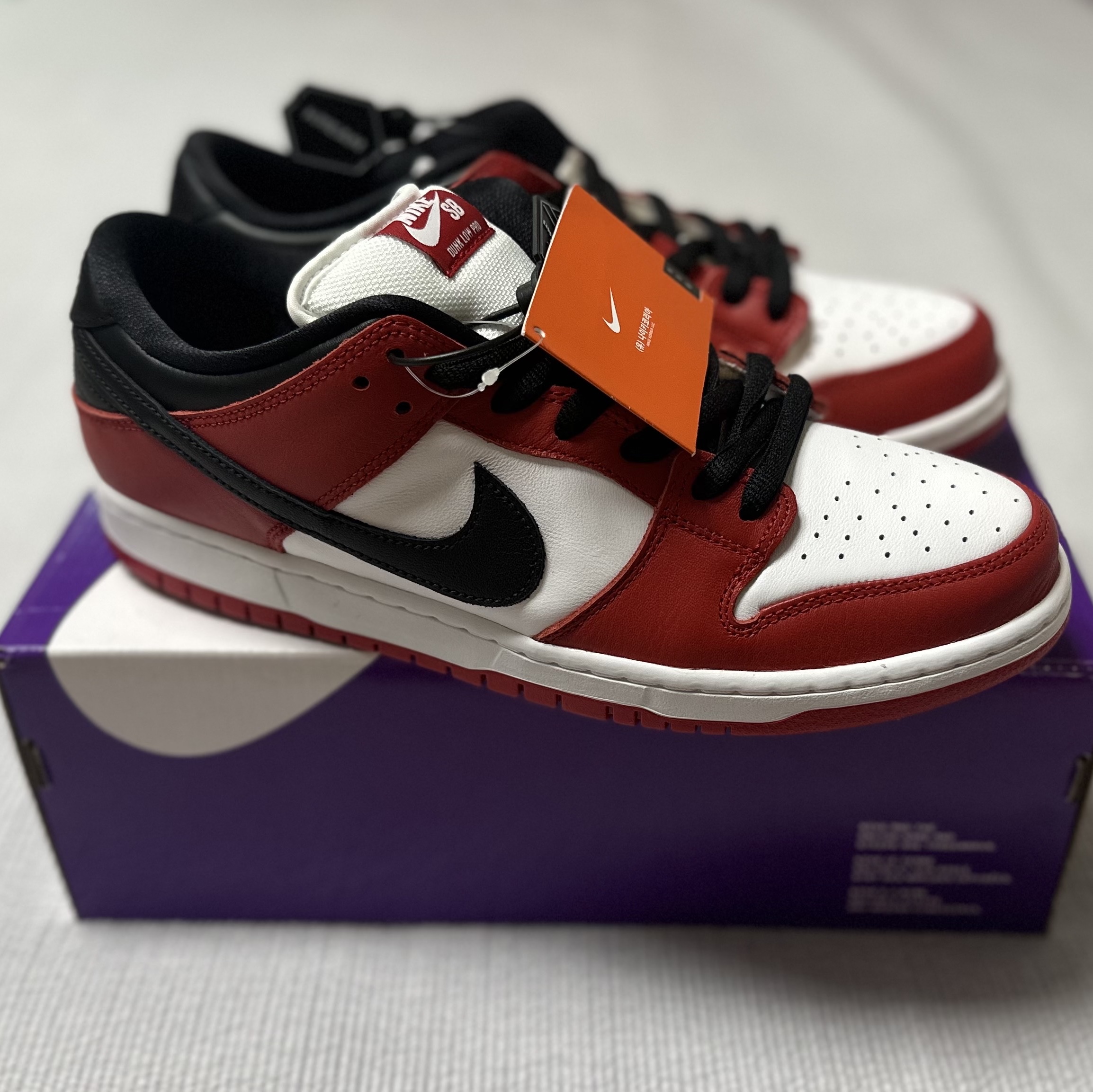 Nike SB Dunk Low Pro Chicago 착용 스타일 - 1