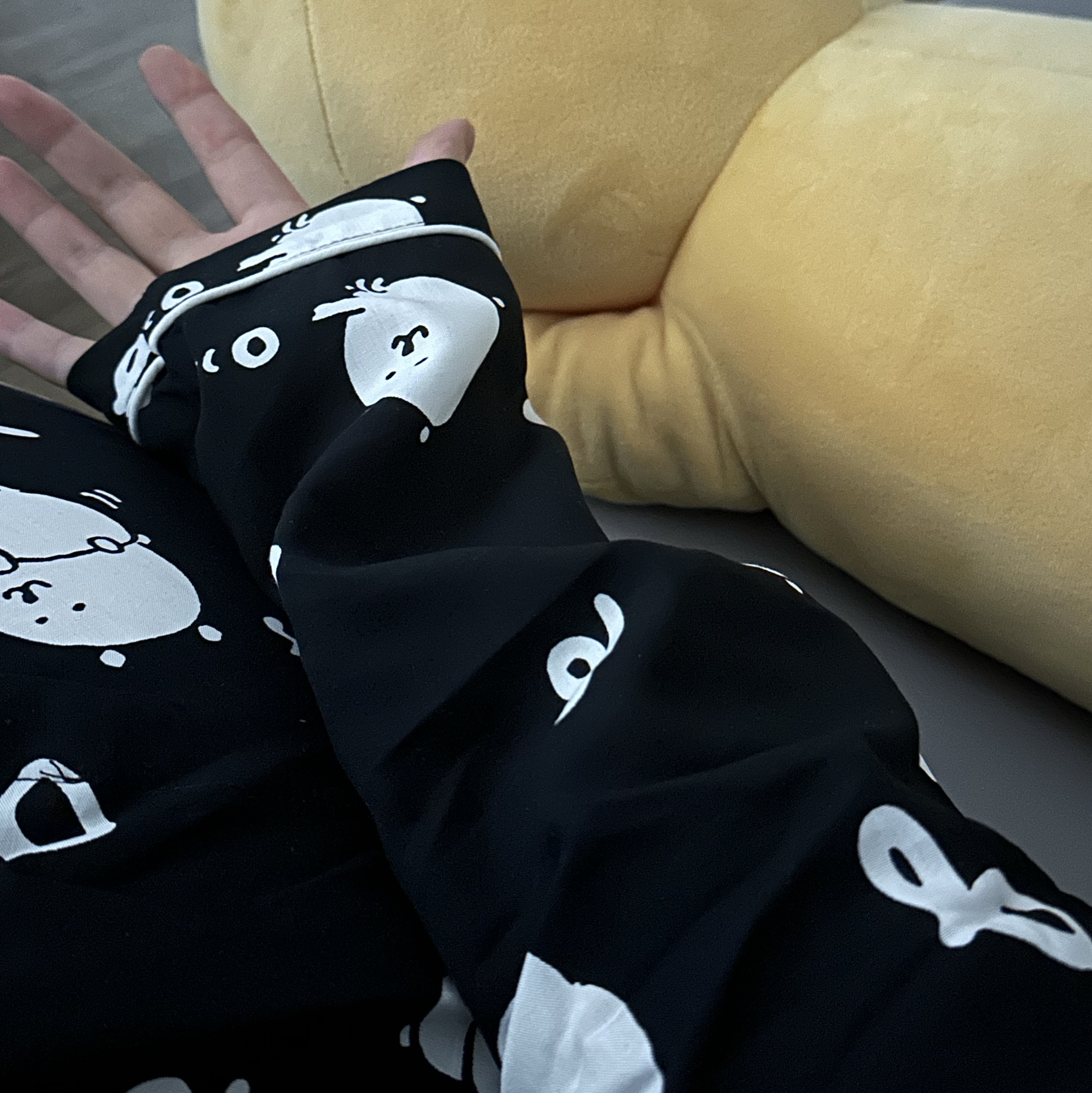 Spao Nongdamgom Pajama Set Black 착용 스타일