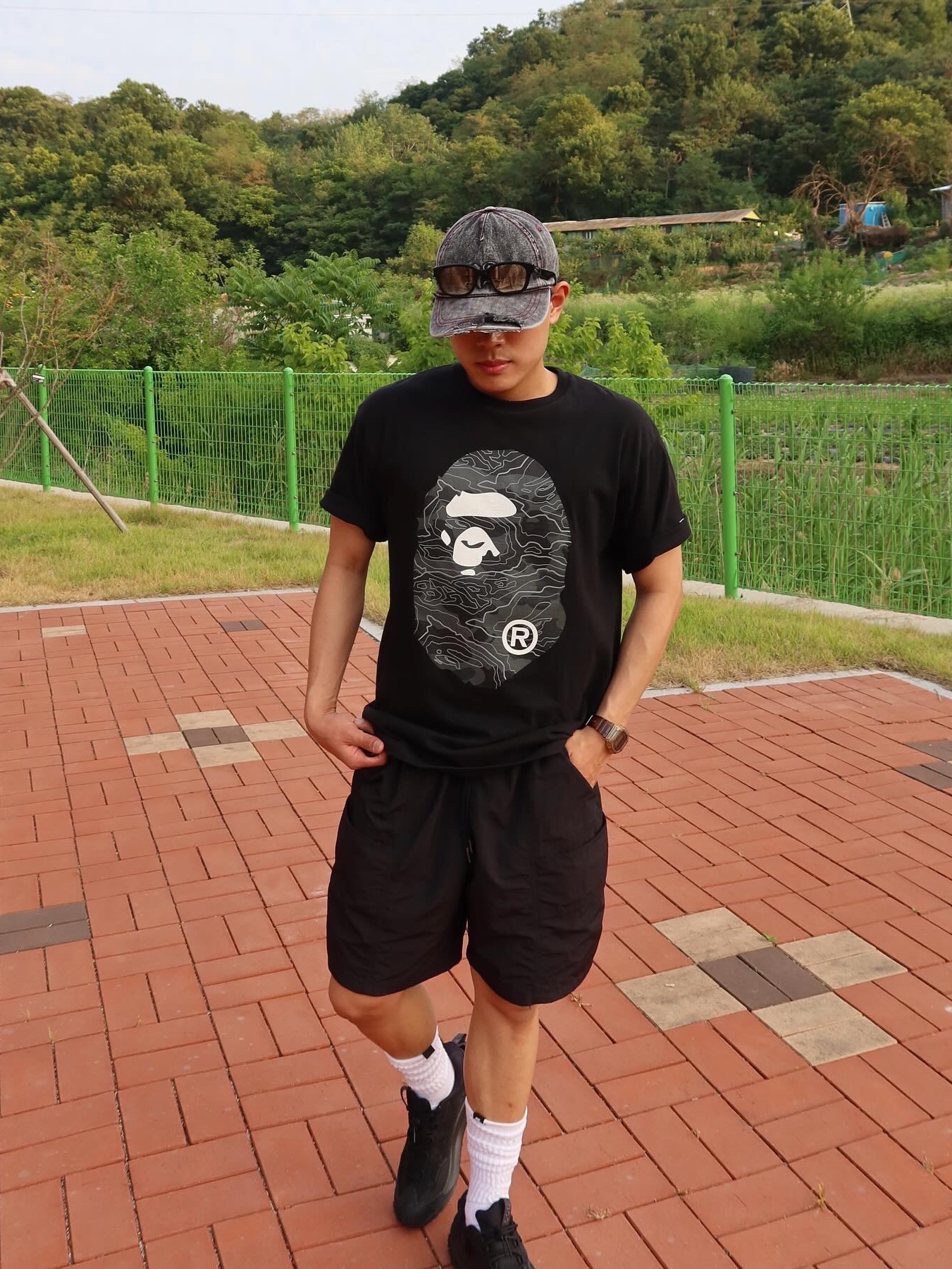 Nike ACG Mountain Fly 2 Low Black, Gentle Monster x Ambush Carabiner 1 01(OR) Black 착용 스타일 - 1