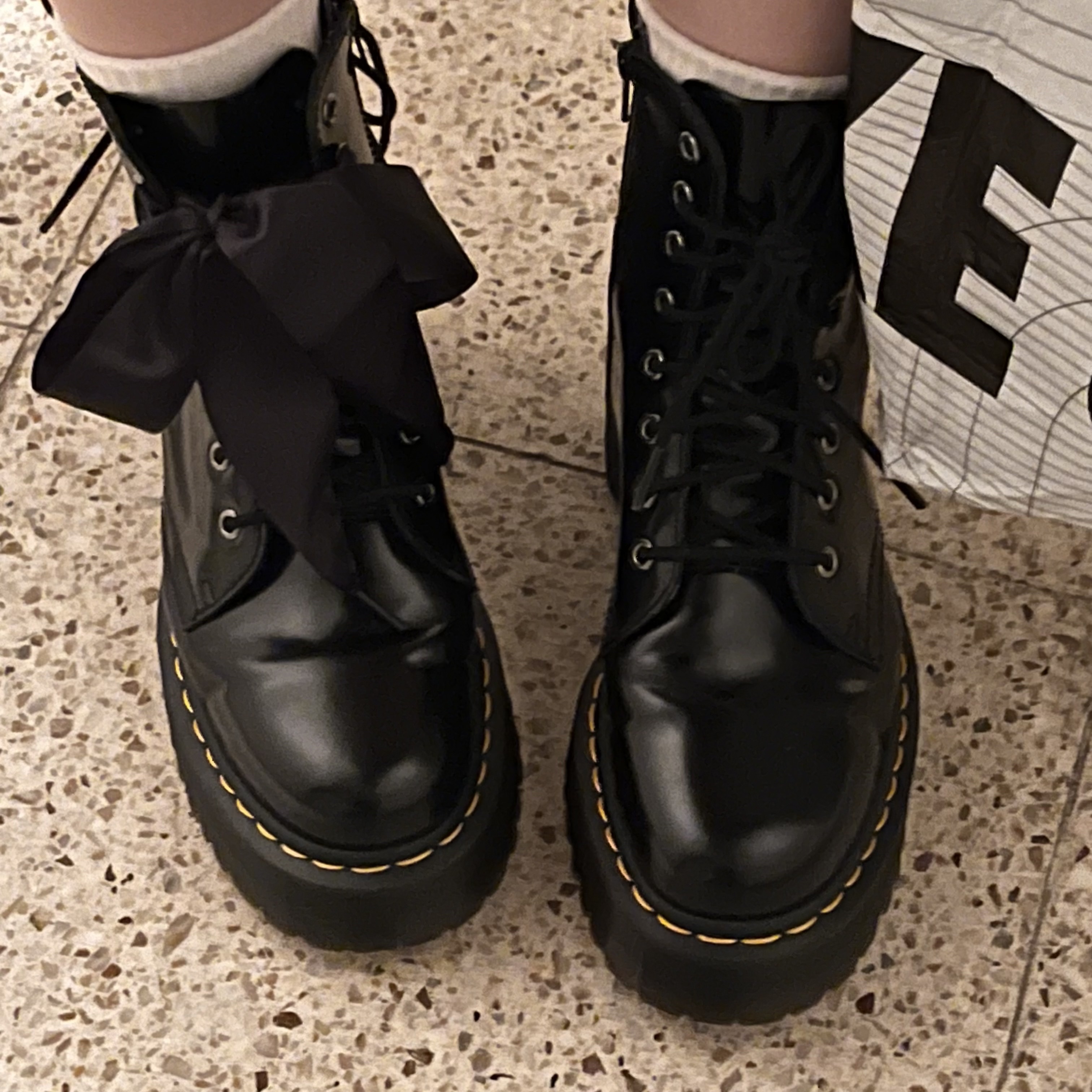 Dr. Martens Jadon Boots Black 착용 스타일