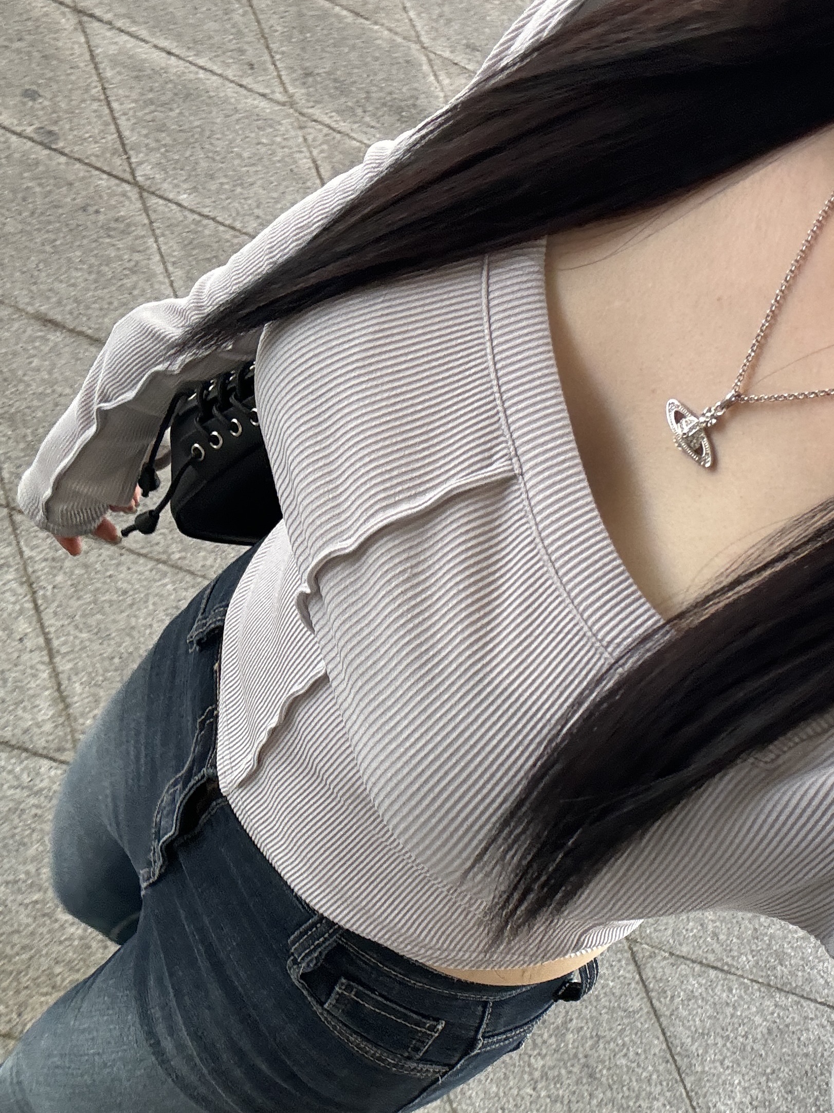 Vivienne Westwood Mayfair Bas Relief Pendant Silver 착용 스타일