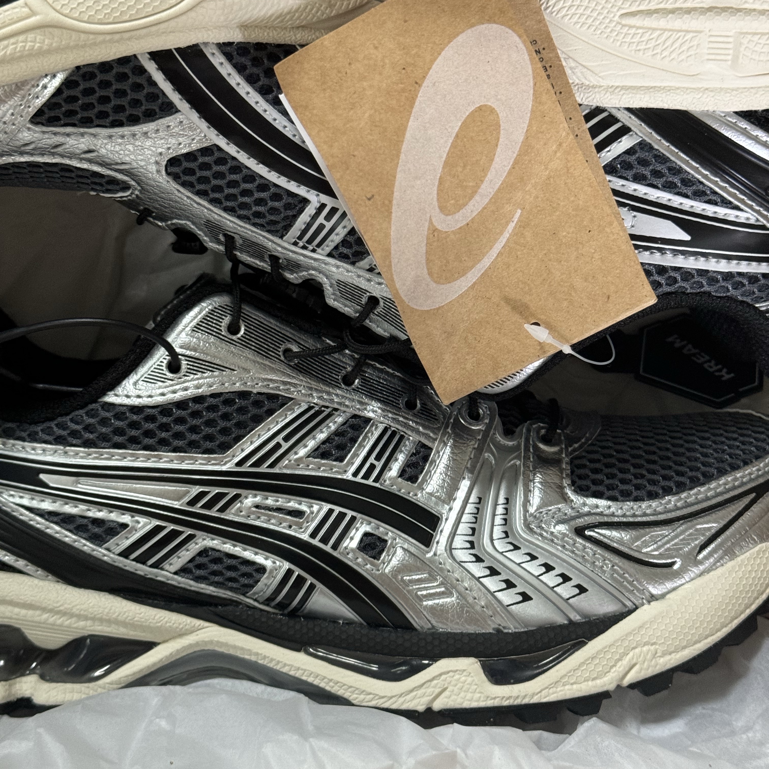 Asics Unlimited Gel-Kayano 14 Carrier Grey Black 착용 스타일