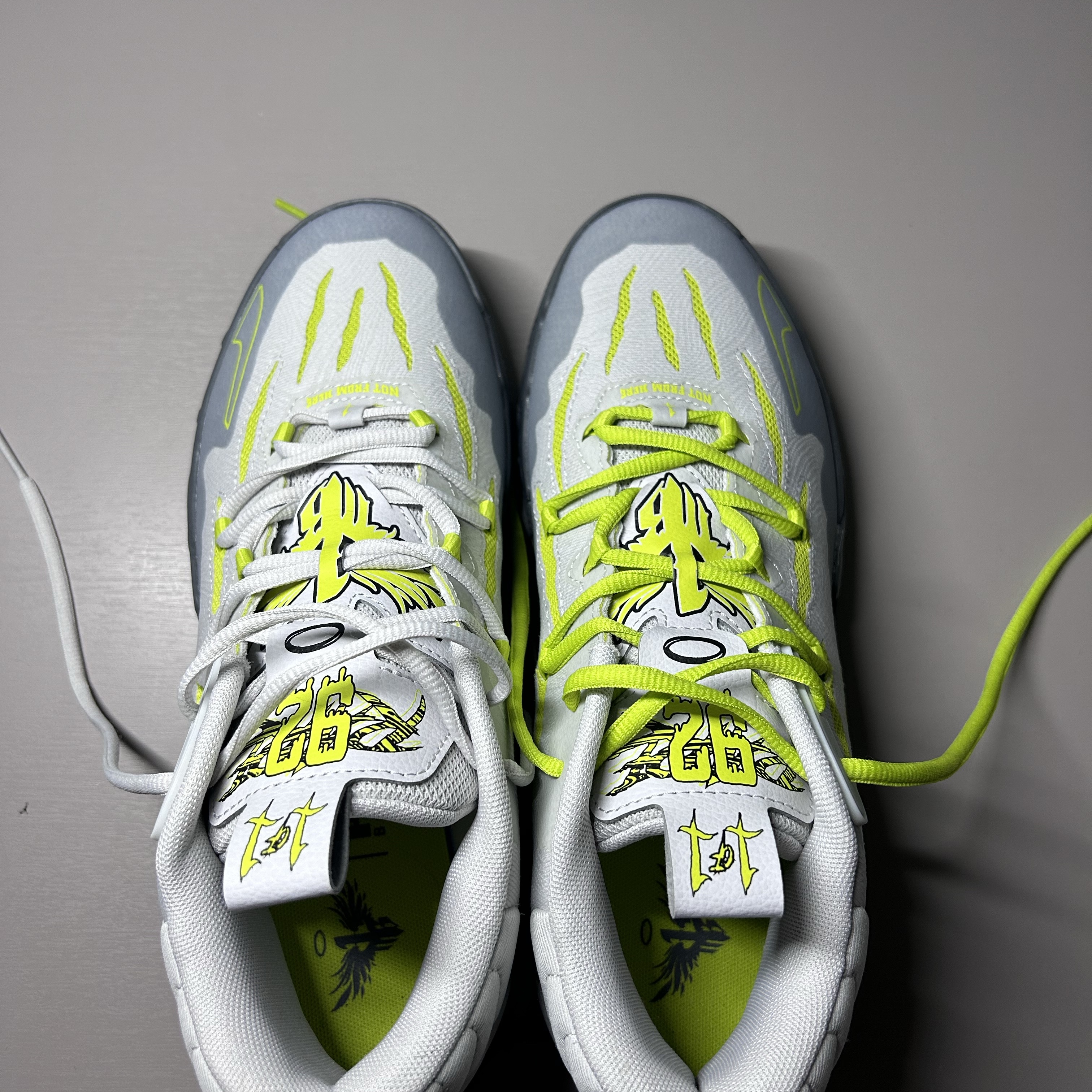Puma MB.03 Lamelo Ball Feather Gray Lime Smash 착용 스타일 - 4