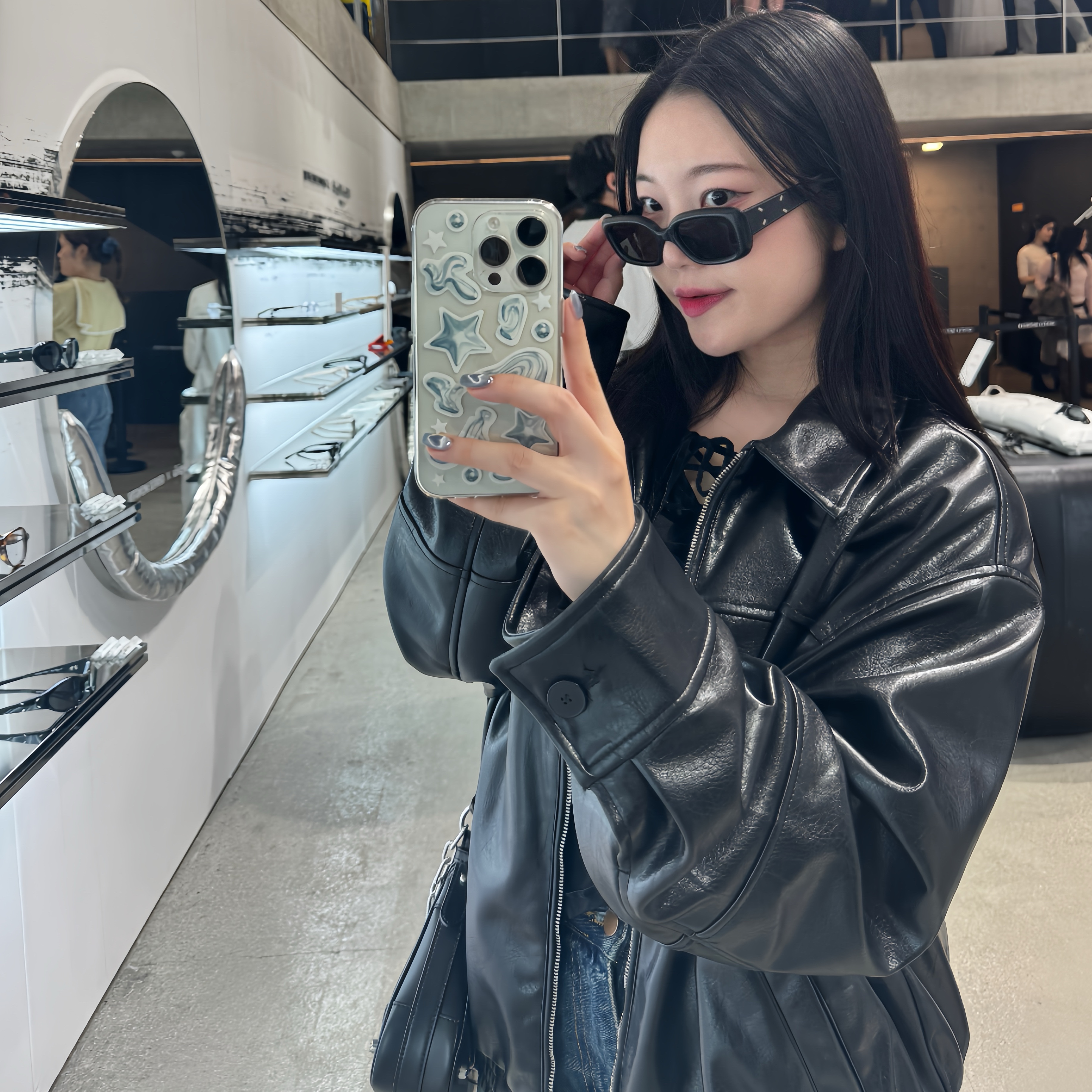 Gentle Monster x Maison Margiela MM106 Black Black 착용 스타일