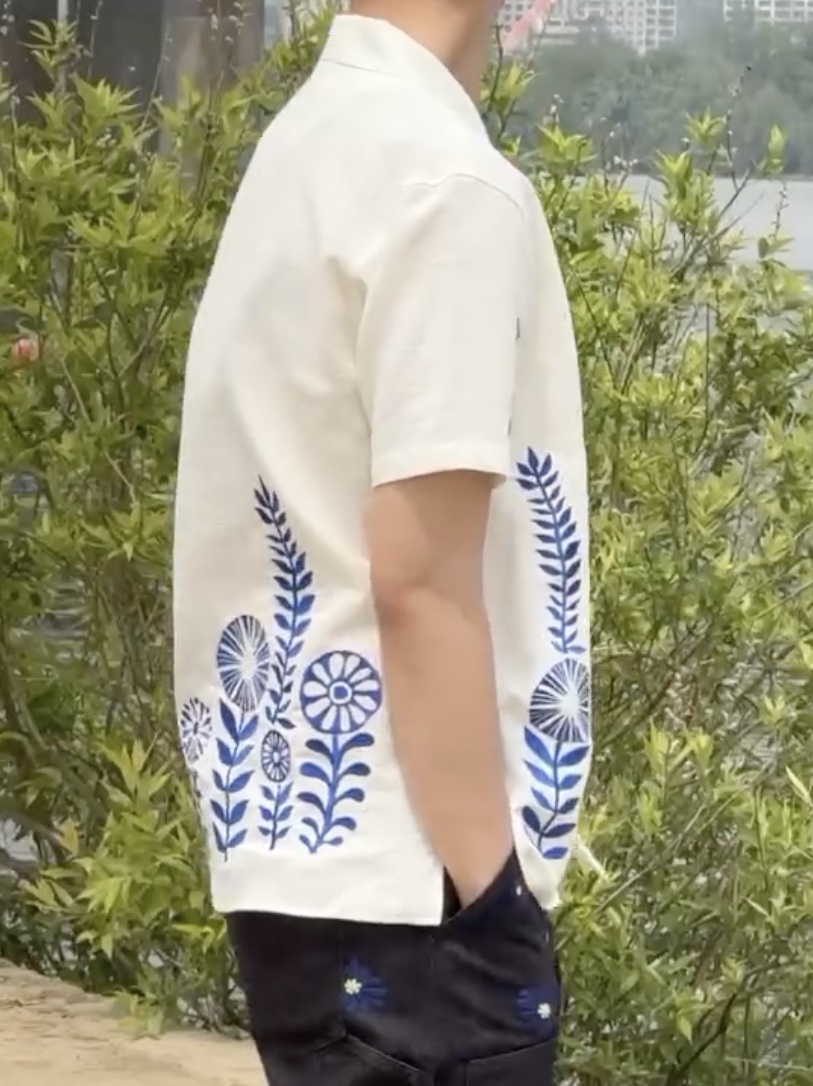 [KREAM 단독] ADSB Andersson Bell May Embroidery Open Collar Shirts Black 착용 스타일 - 2