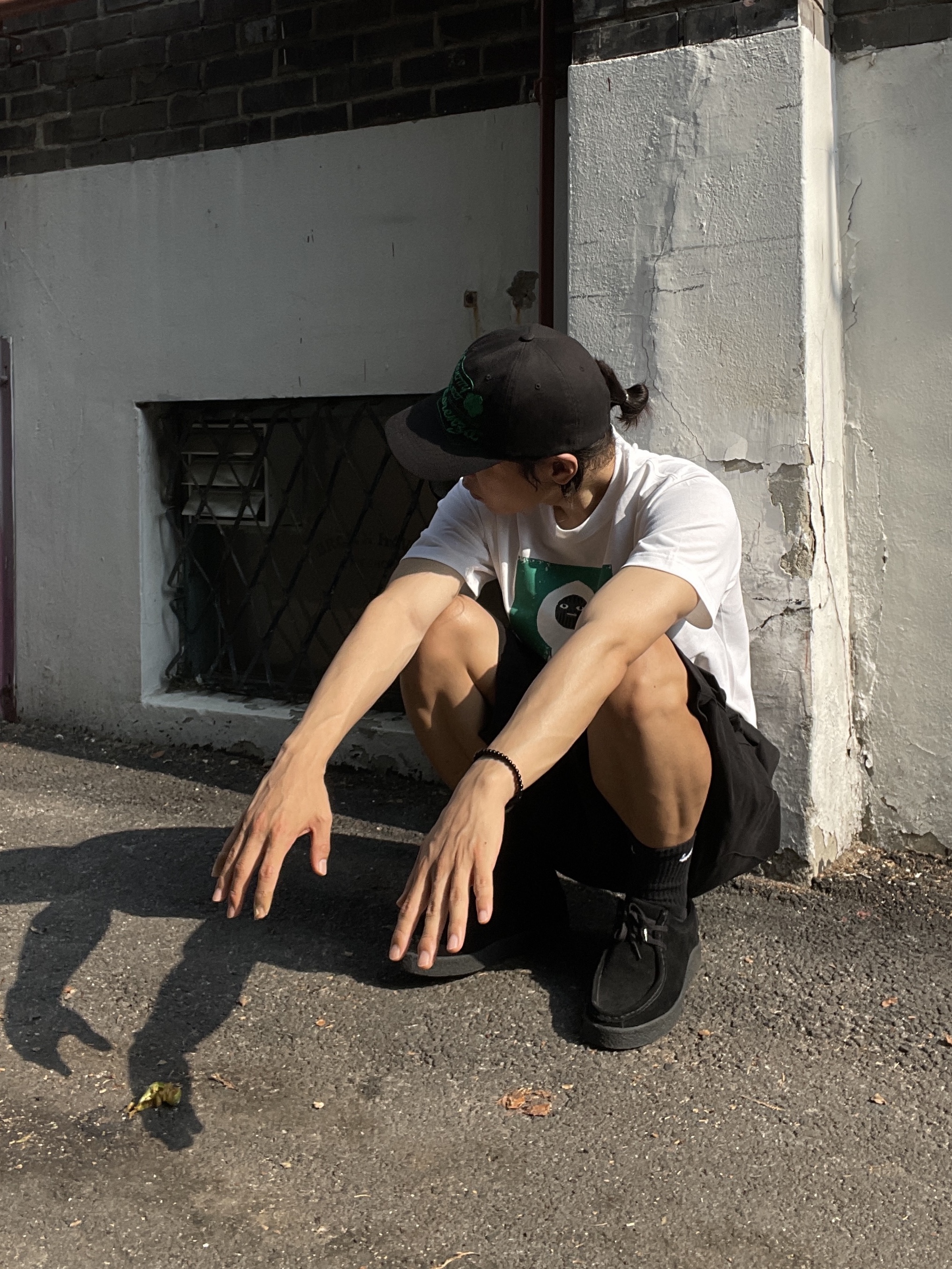 Gentle Monster x Maison Margiela MM007 Black Black 착용 스타일 - 3
